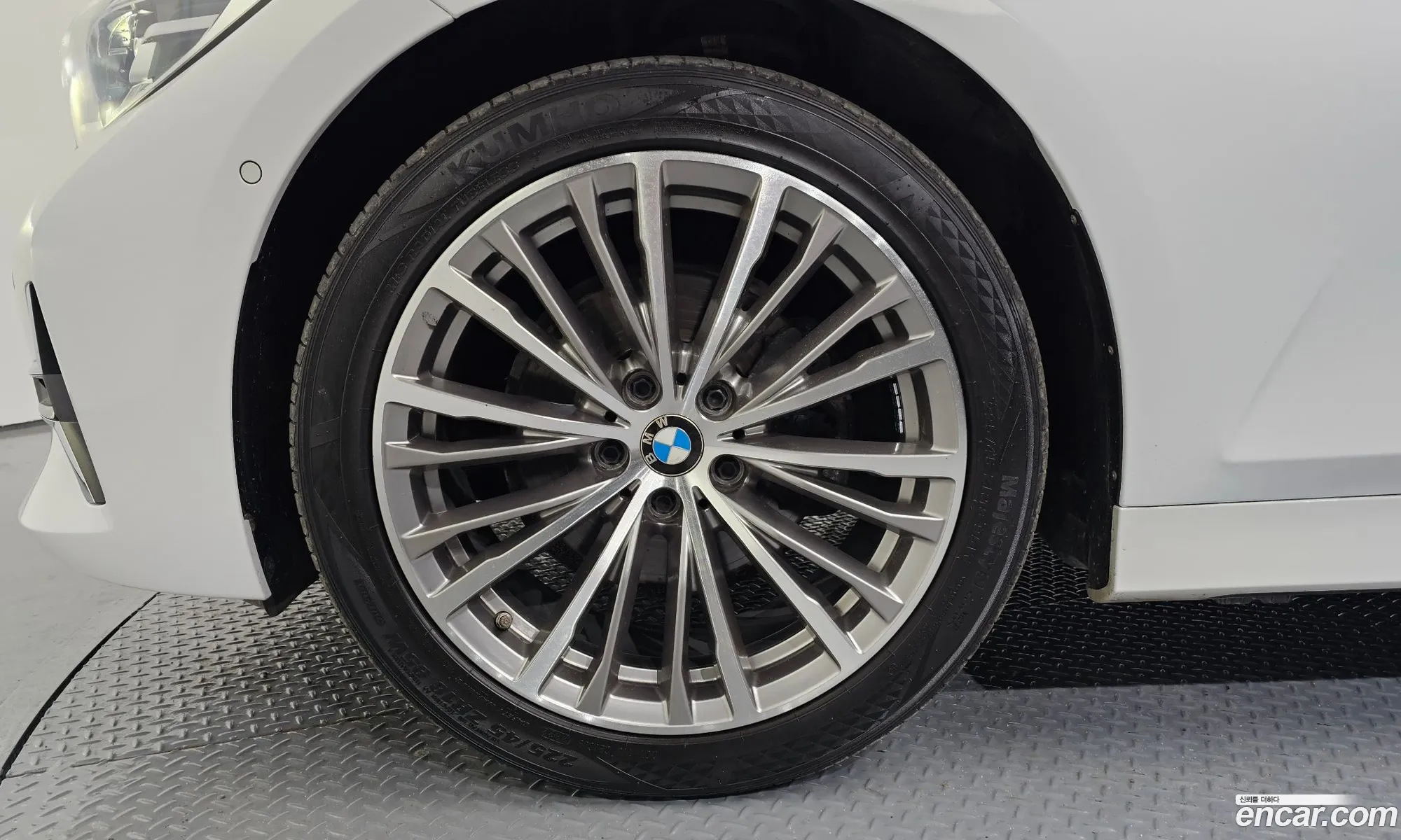 BMW 3 Series 2021 — 3