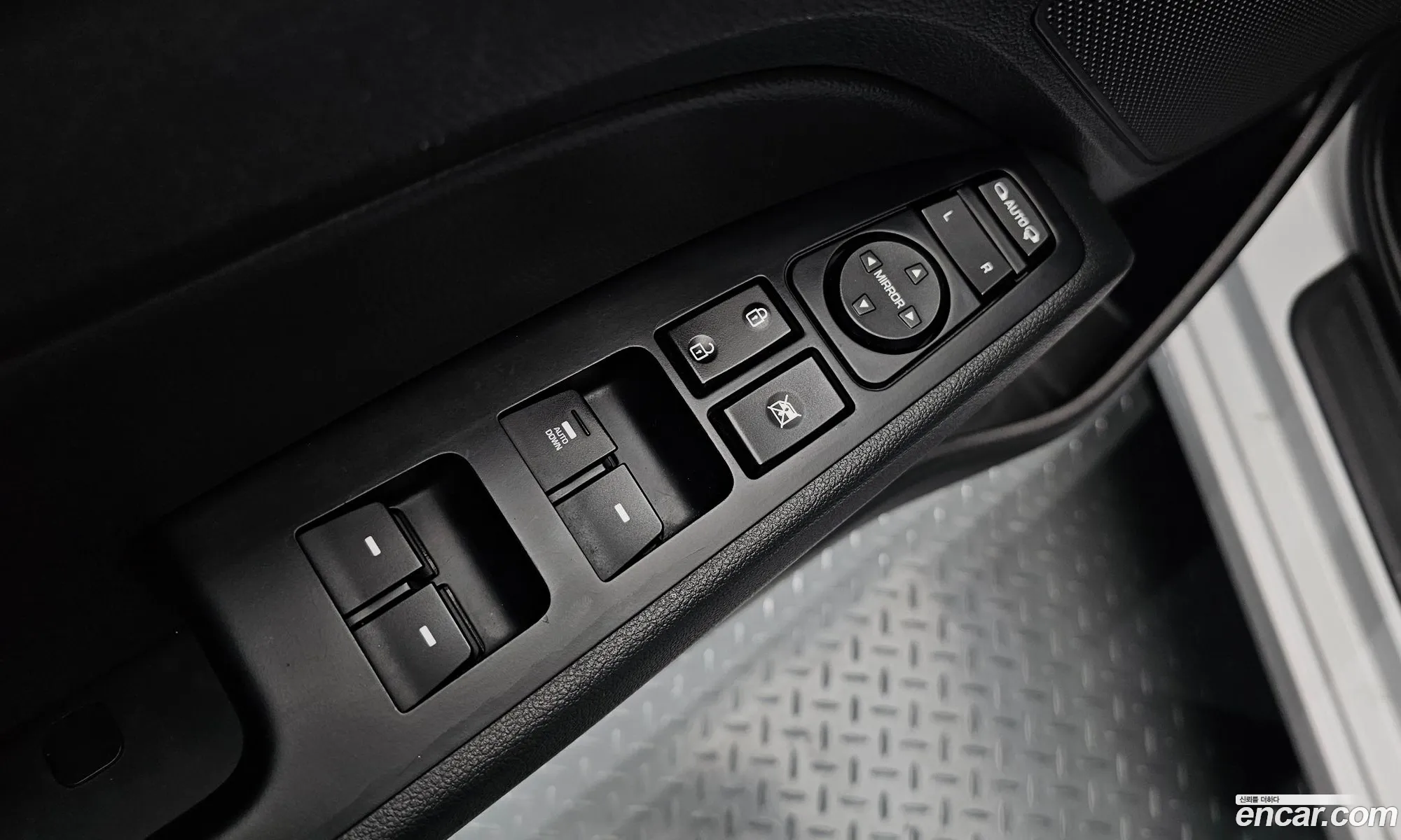 Hyundai Elantra AD 2017 — 14