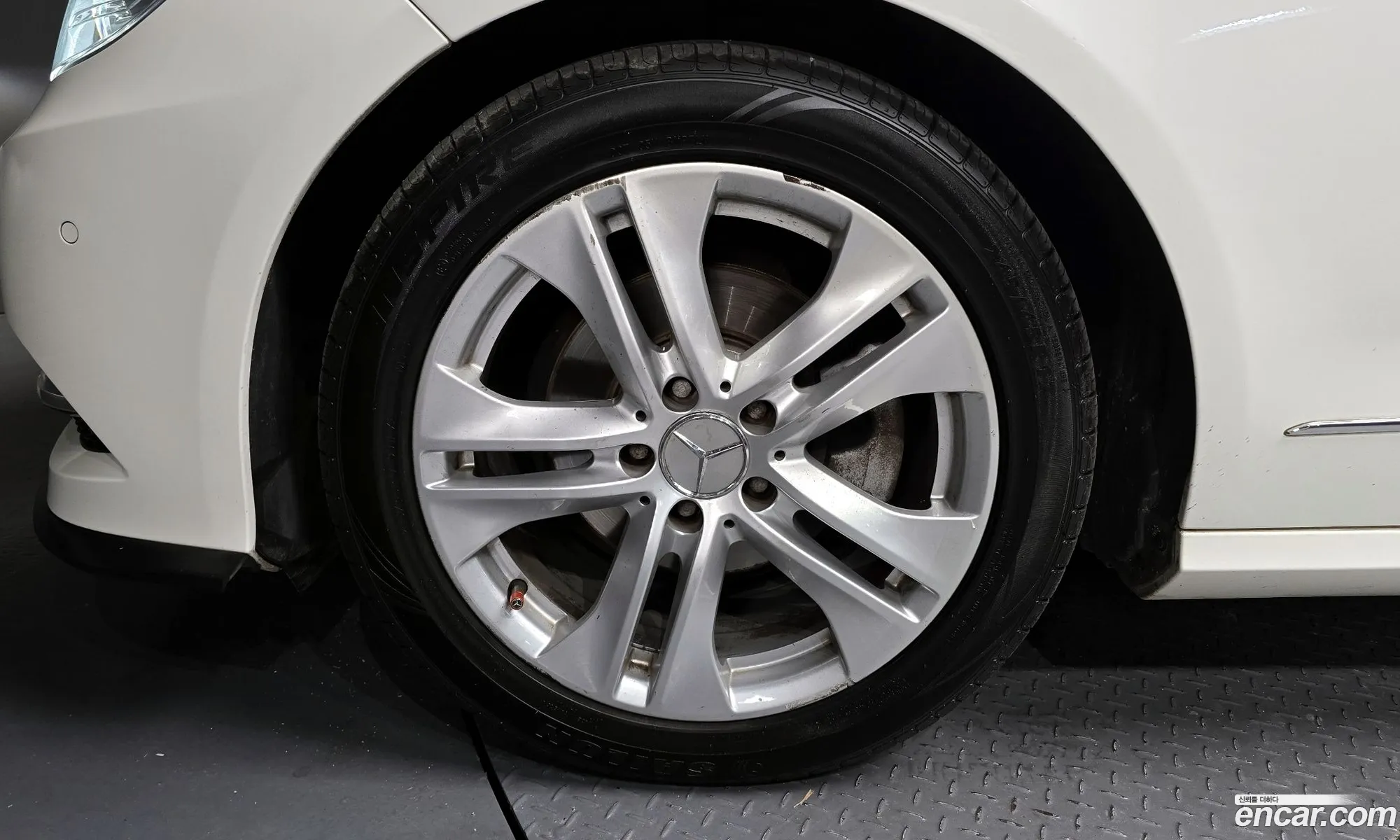 Mercedes-Benz E-Class W212 2012 WDDHF0CB8DA685840 — 3