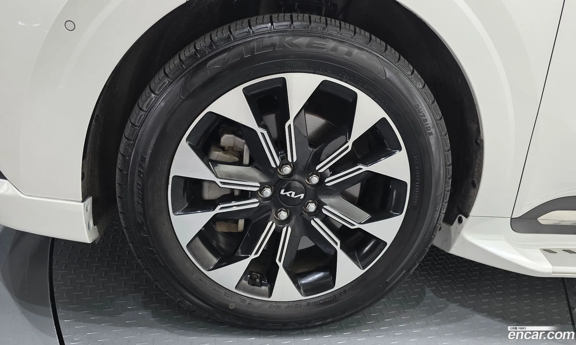 Kia Carnival 2023 — 16