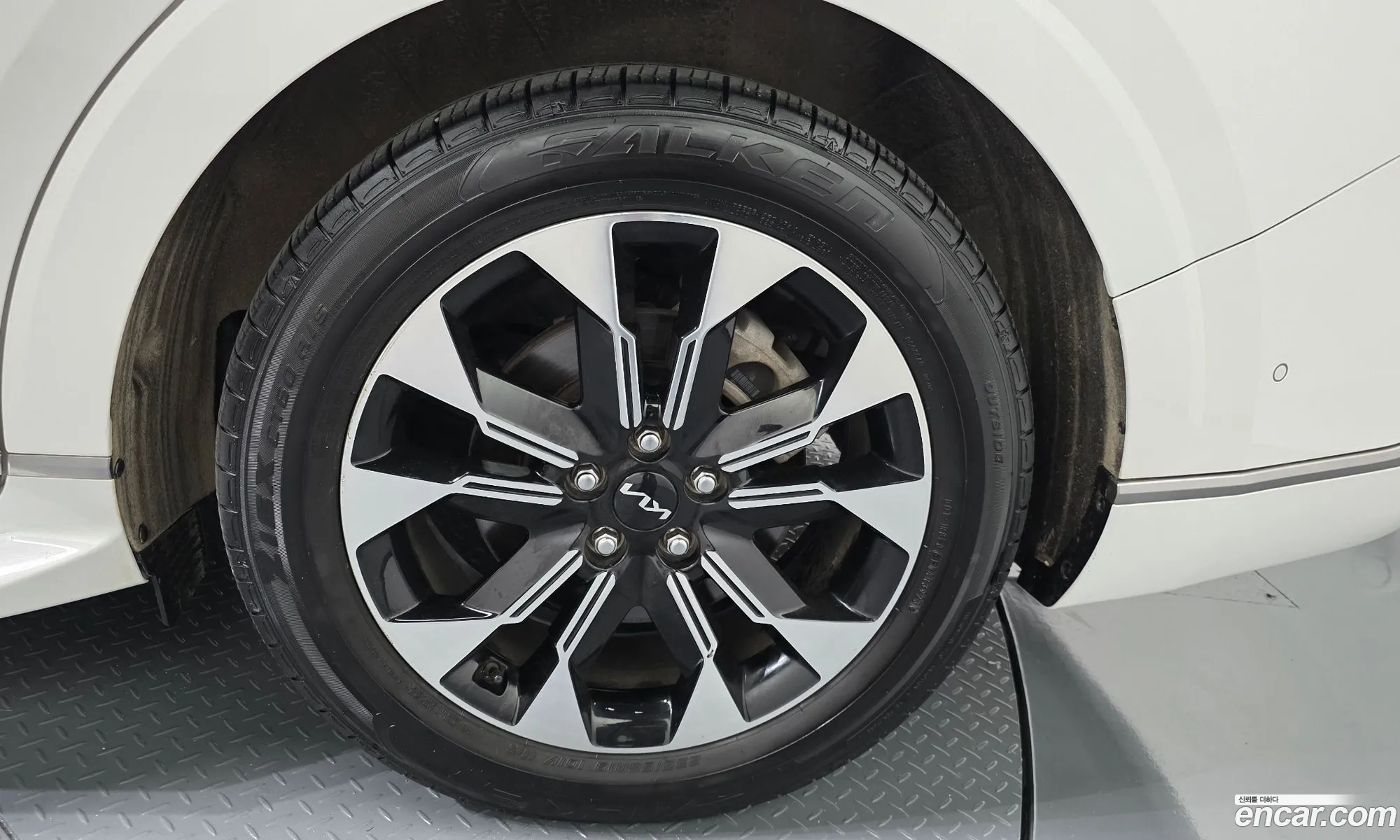 Kia Carnival 2023 — 23