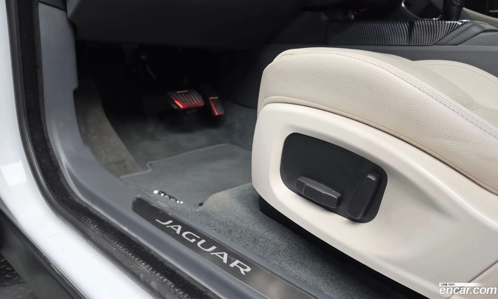 Jaguar E-Pace 2018 SADFA2BX0J1Z33300 — 5