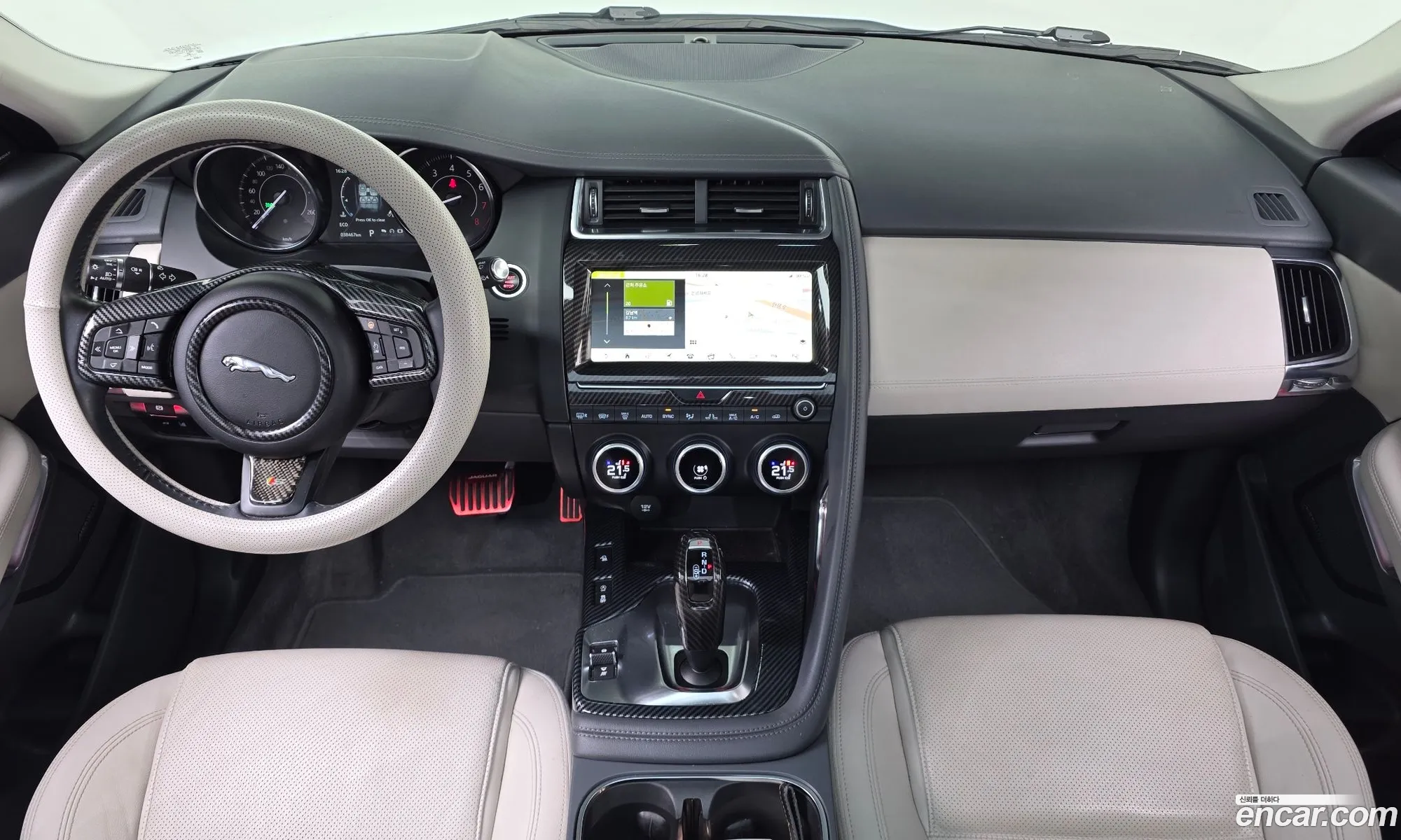 Jaguar E-Pace 2018 SADFA2BX0J1Z33300 — 25
