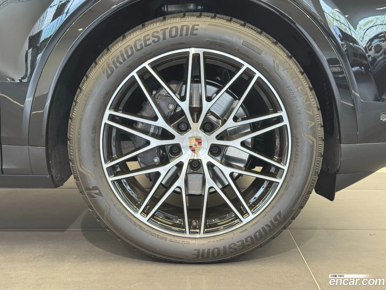 Porsche Cayenne 2025 — 8