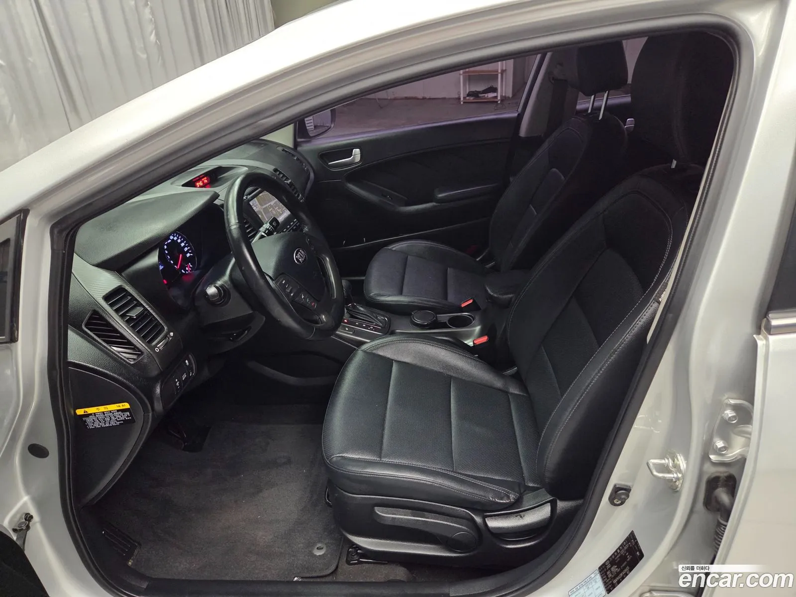 Kia K3 2015 — 17