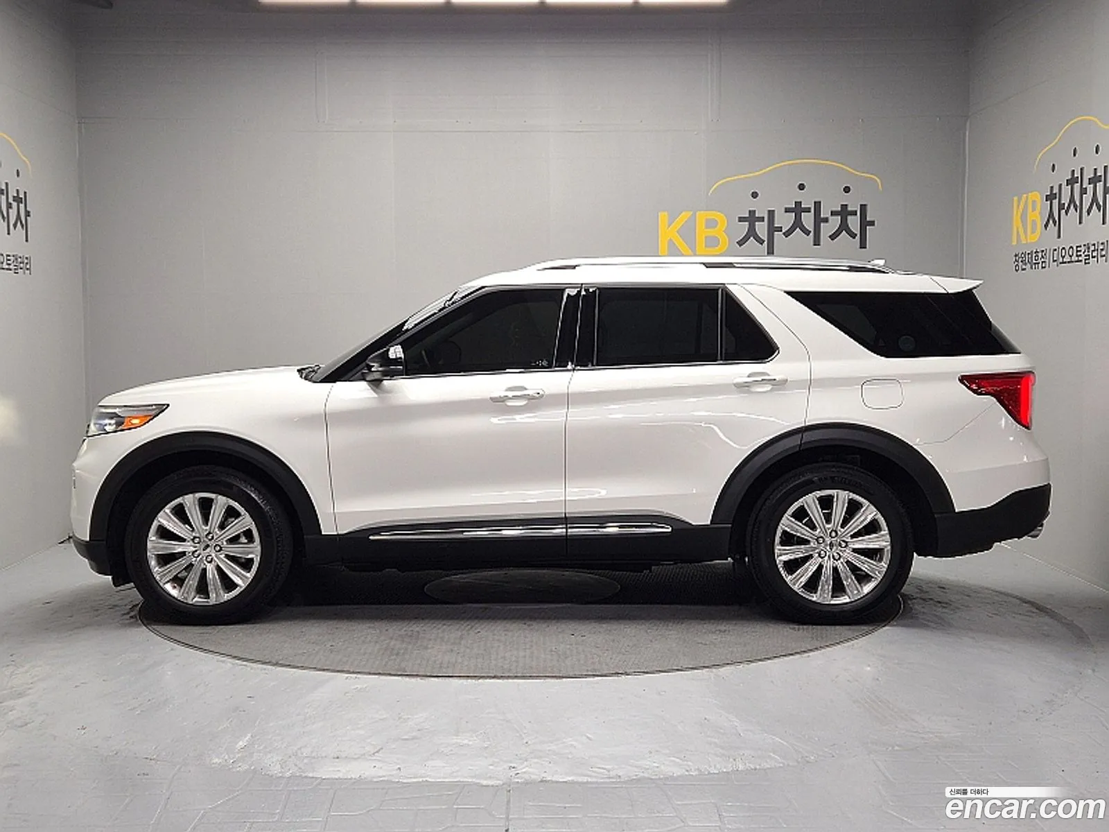 Ford Explorer 6th Gen 2022 — 8