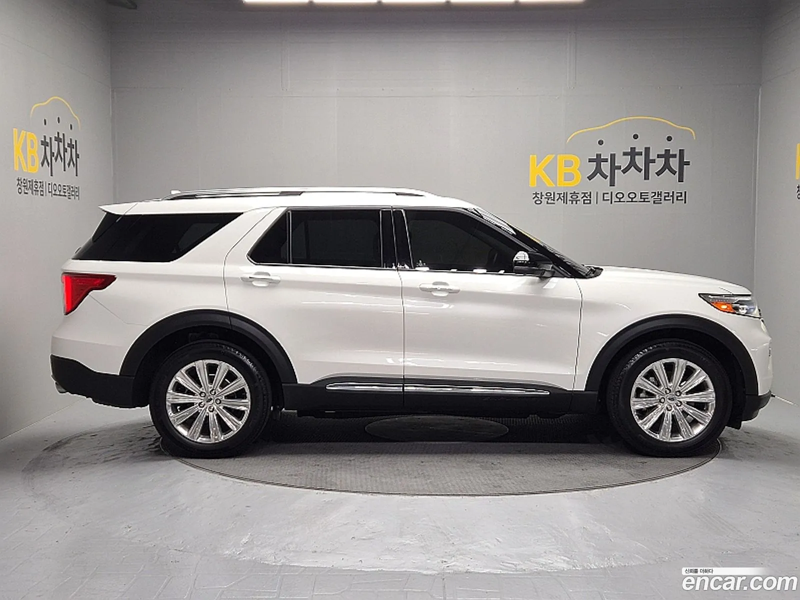Ford Explorer 6th Gen 2022 — 17