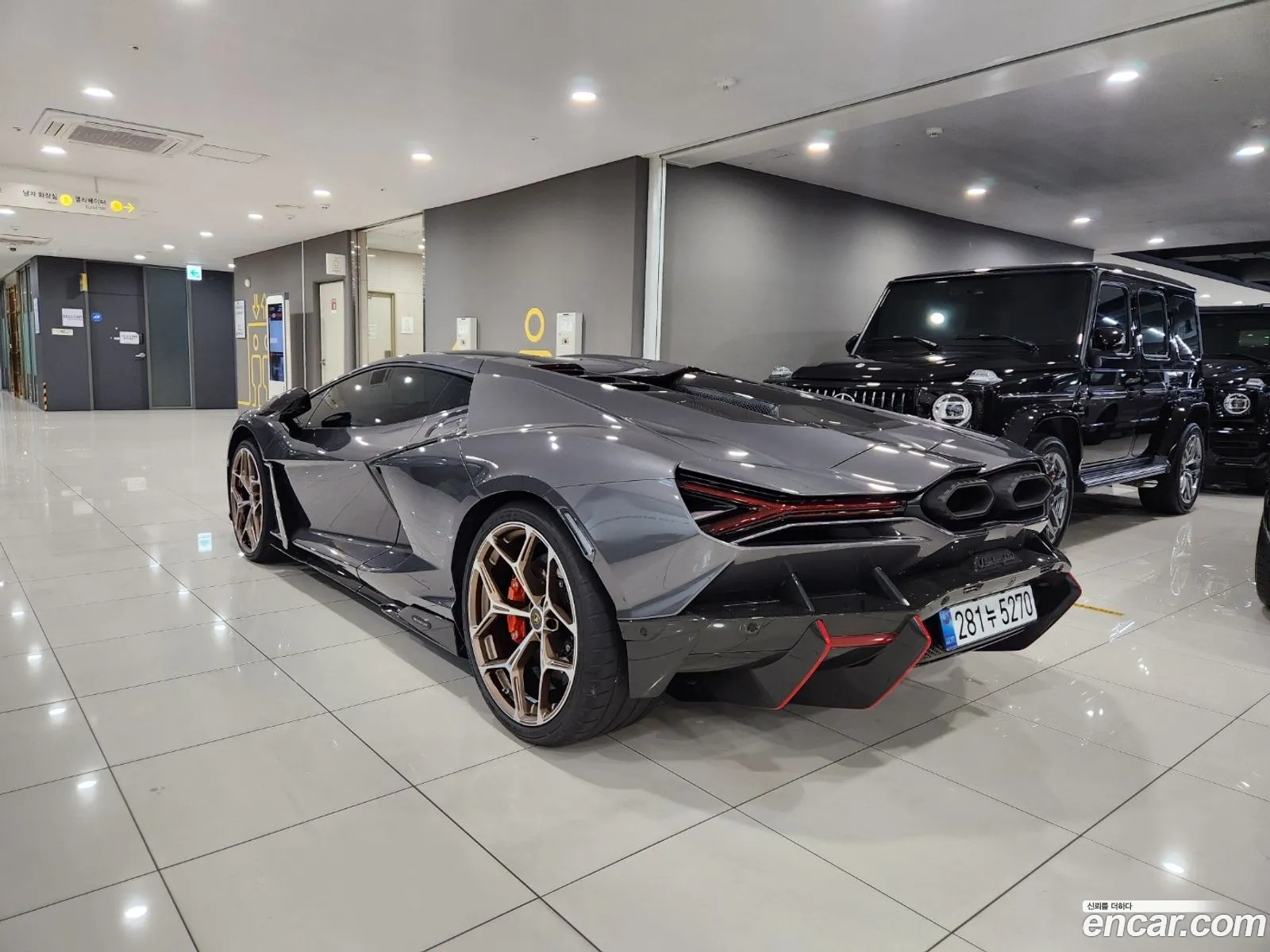Lamborghini Revuelto