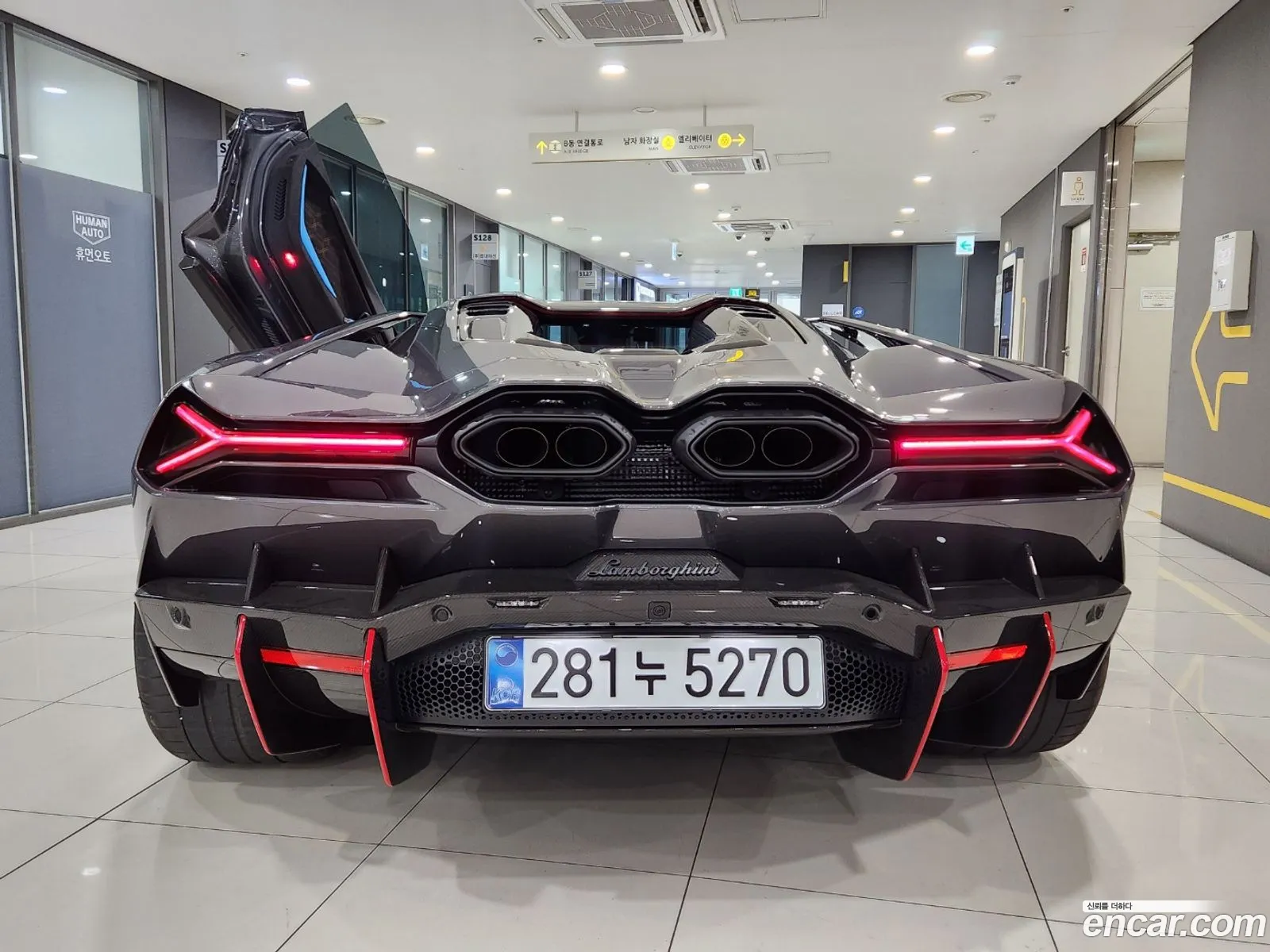 Lamborghini Revuelto