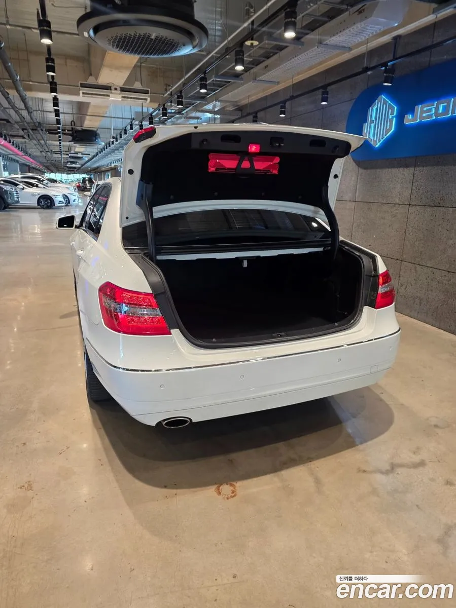 Mercedes-Benz E-Class W212 2011 — 14