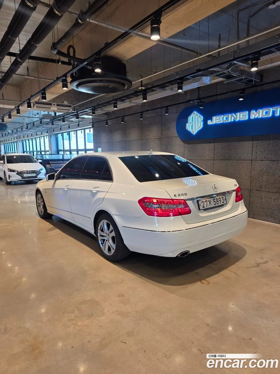 Mercedes-Benz E-Class W212 2011 — 12