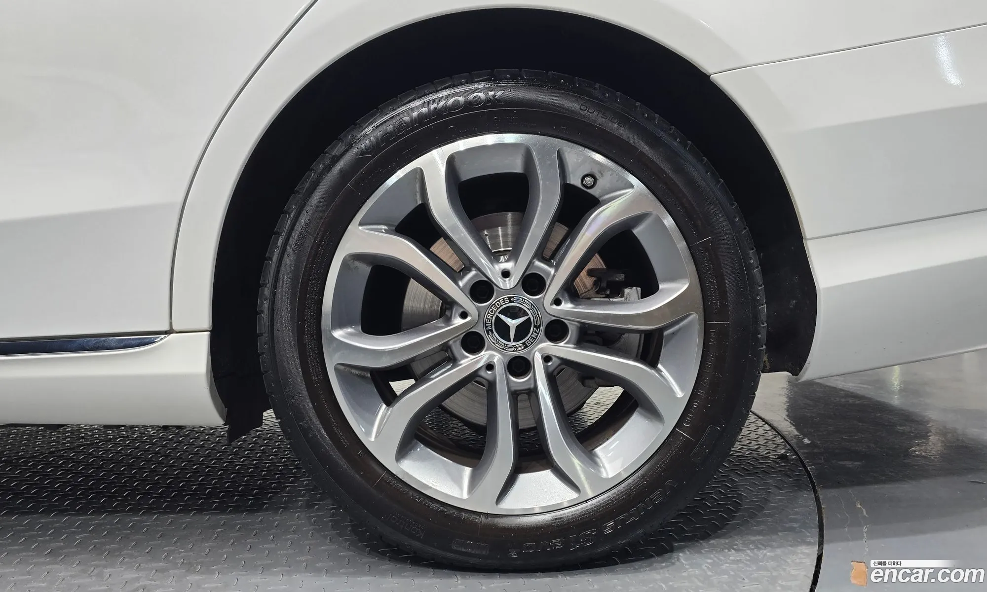 Mercedes-Benz C-Class W205 2018 — 24