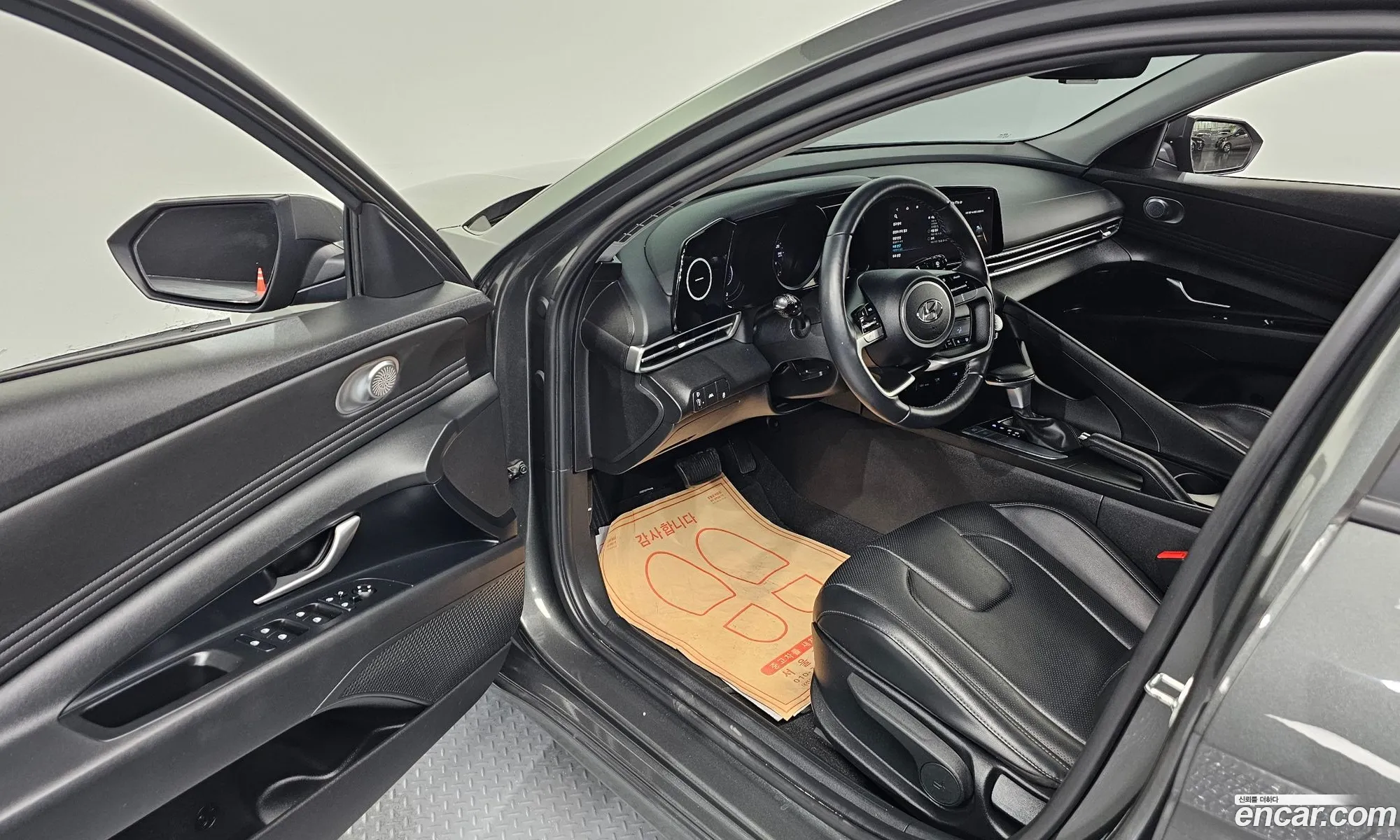 Hyundai Elantra 2022 — 17