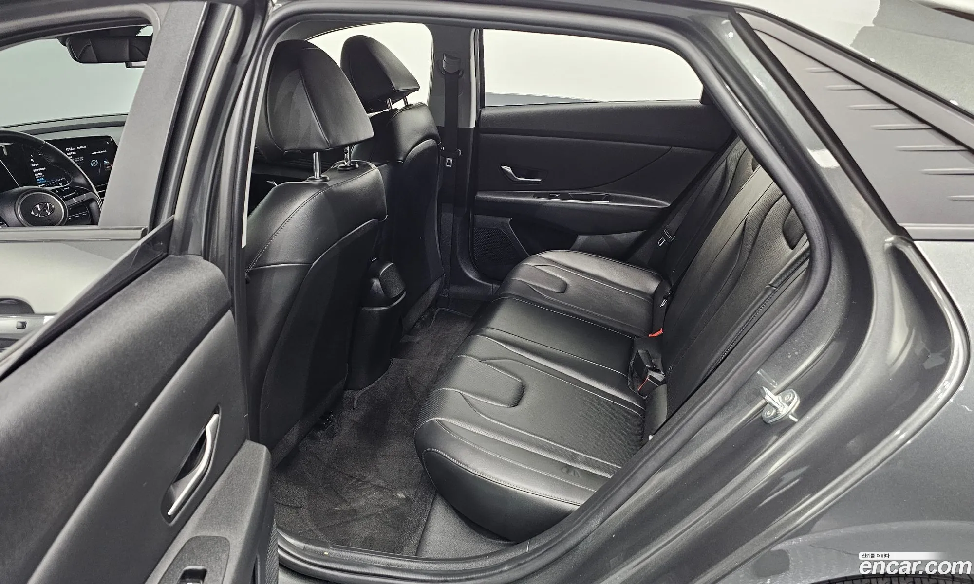 Hyundai Elantra 2022 — 4