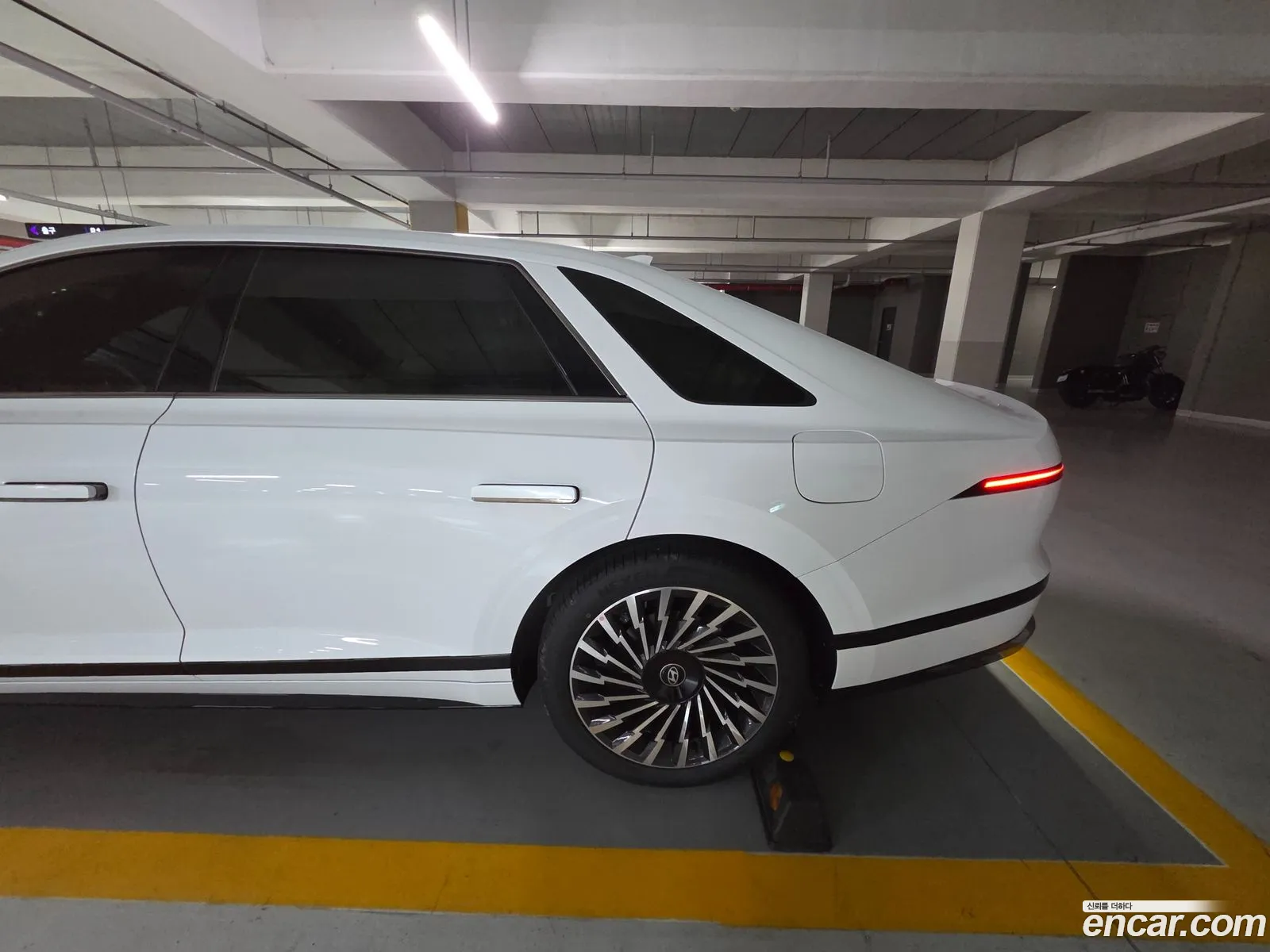 Hyundai Grandeur Hybrid 2026 — 8