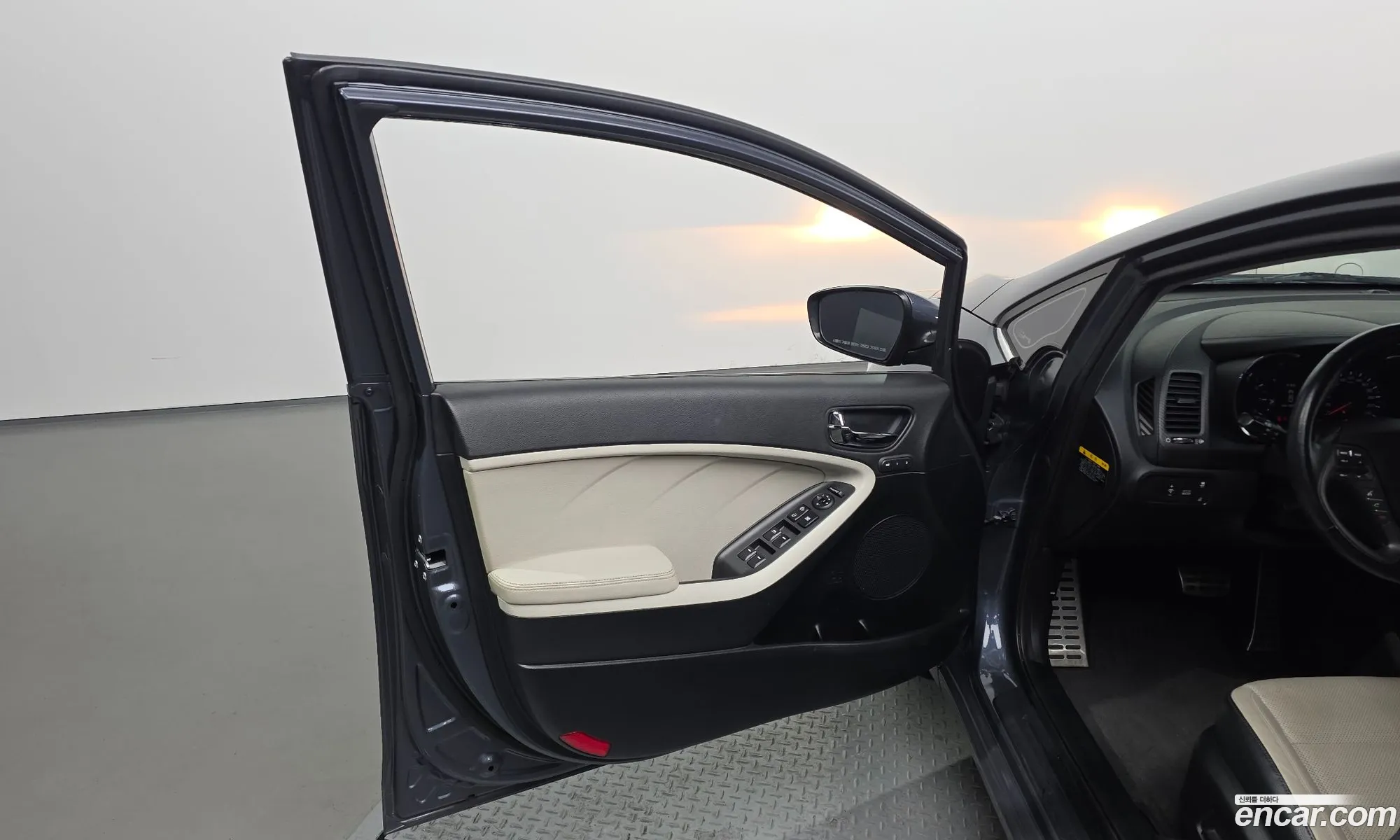 Kia K3 2012 — 34