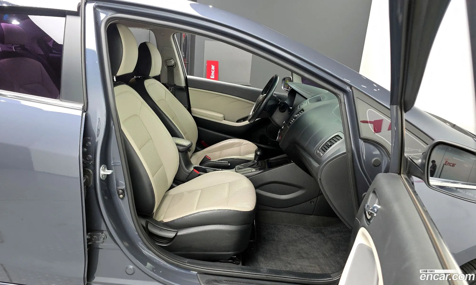Kia K3 2012 — 28