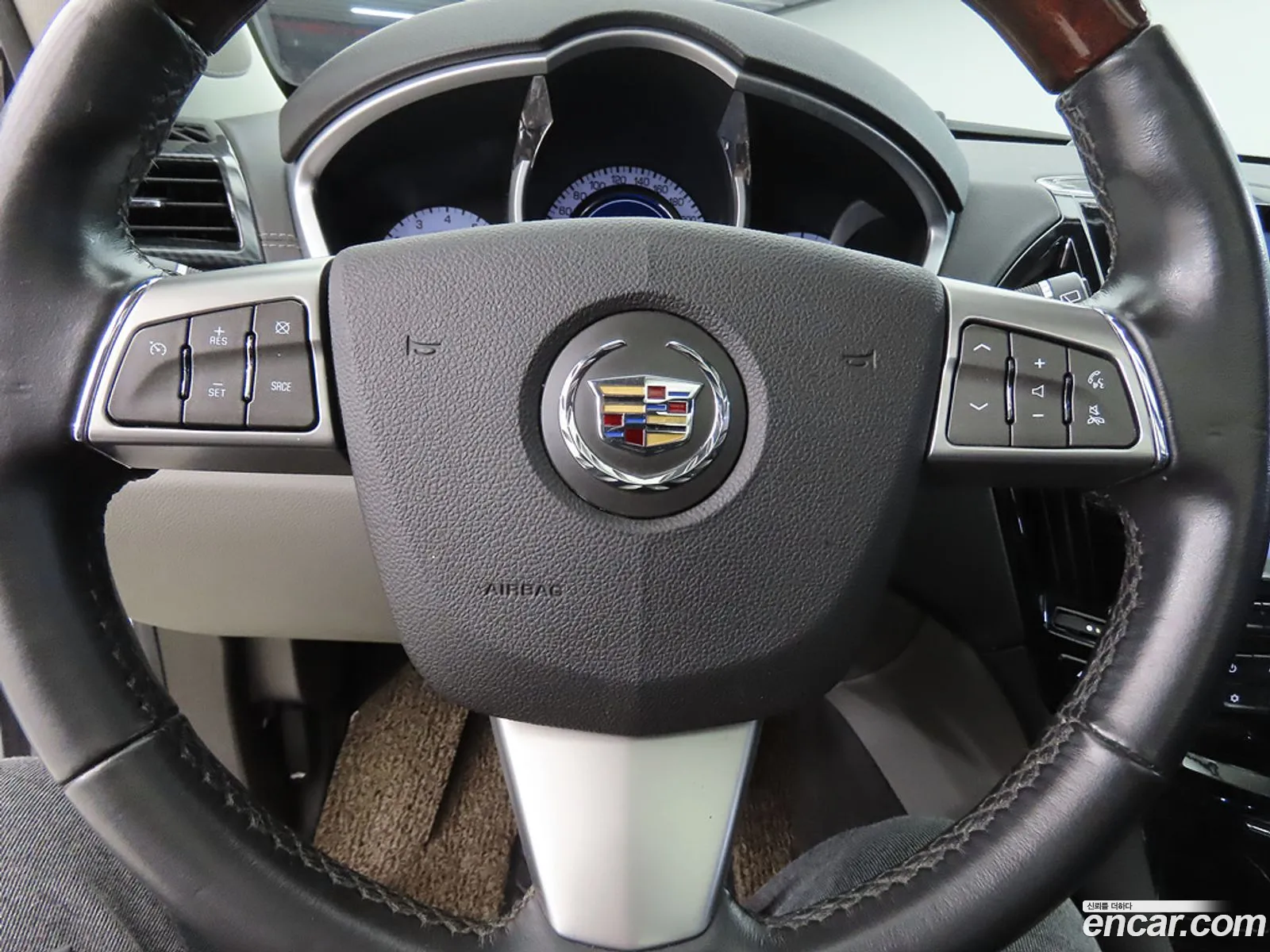 Cadillac SRX 2011 — 13