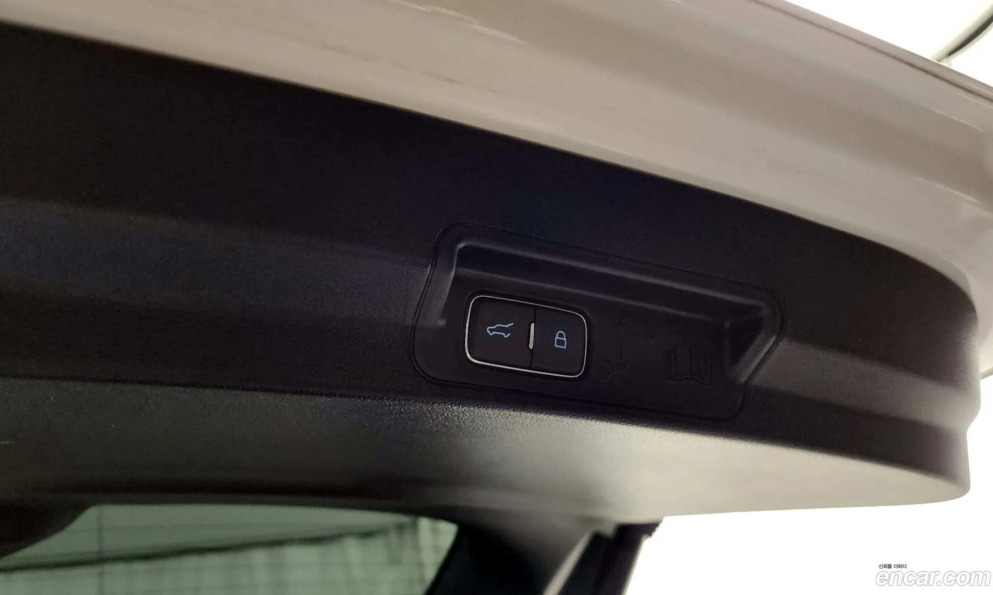 Ford Explorer 6th Gen 2022 1FM5K8FW2NNA03756 — 4