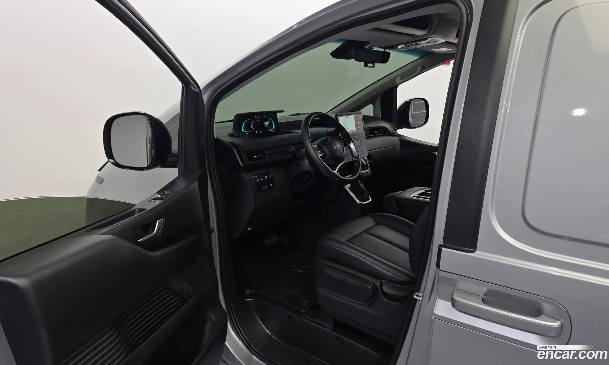 Hyundai Staria 2025 — 16