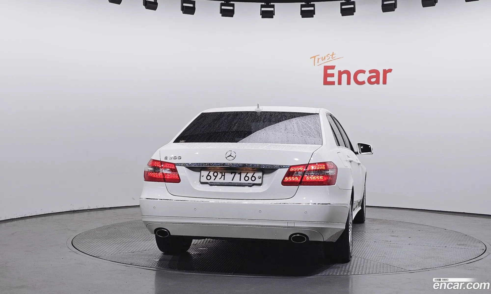 Mercedes-Benz E-Class W212 2011 WDDHF5DB8BA471343 — 13
