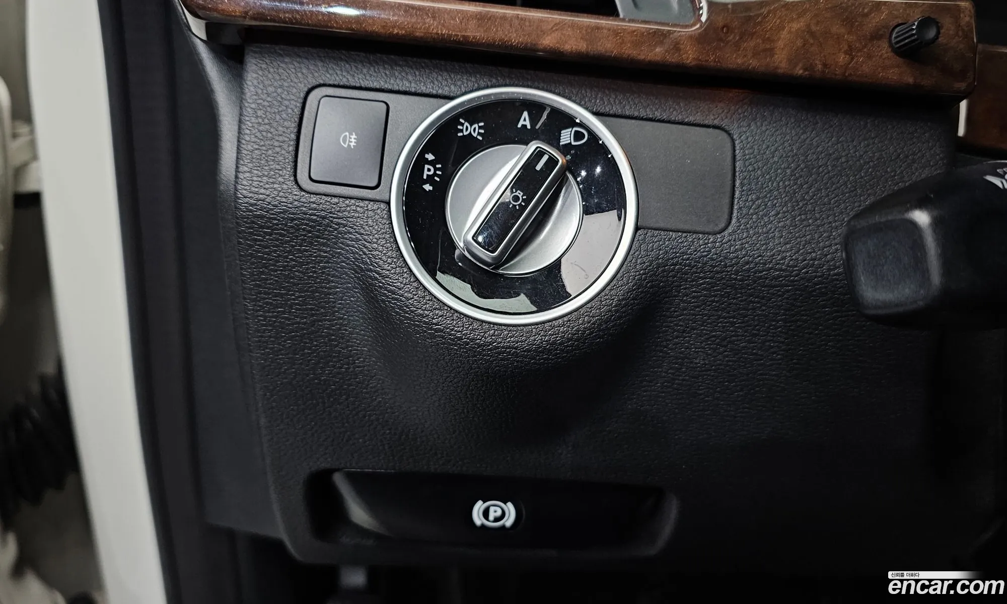 Mercedes-Benz E-Class W212 2011 WDDHF5DB8BA471343 — 2
