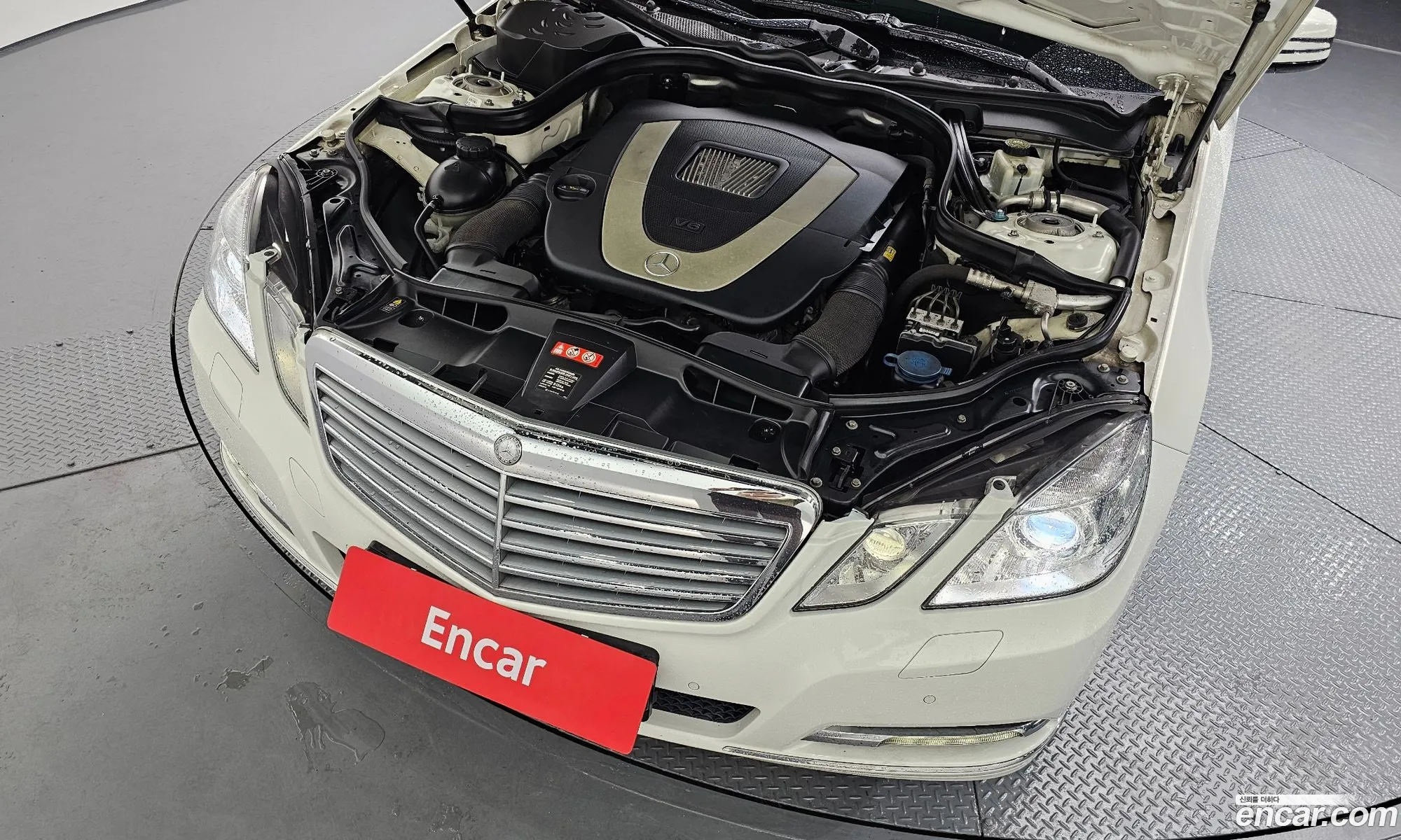 Mercedes-Benz E-Class W212 2011 WDDHF5DB8BA471343 — 11