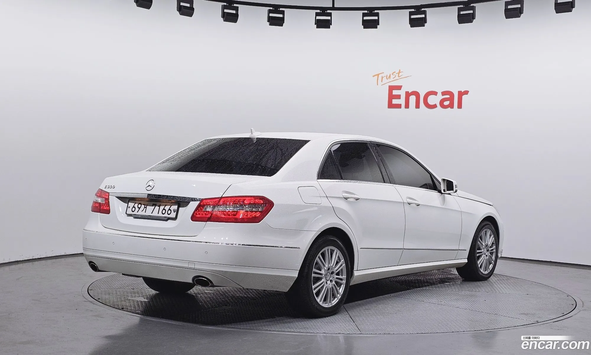 Mercedes-Benz E-Class W212 2011 WDDHF5DB8BA471343 — 10