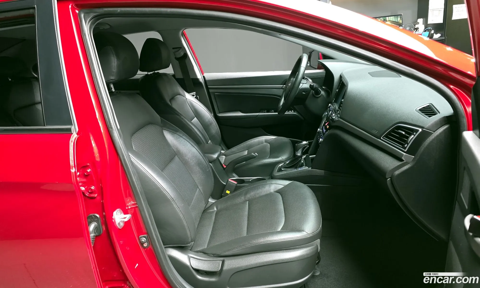 Hyundai Elantra AD 2018 — 10