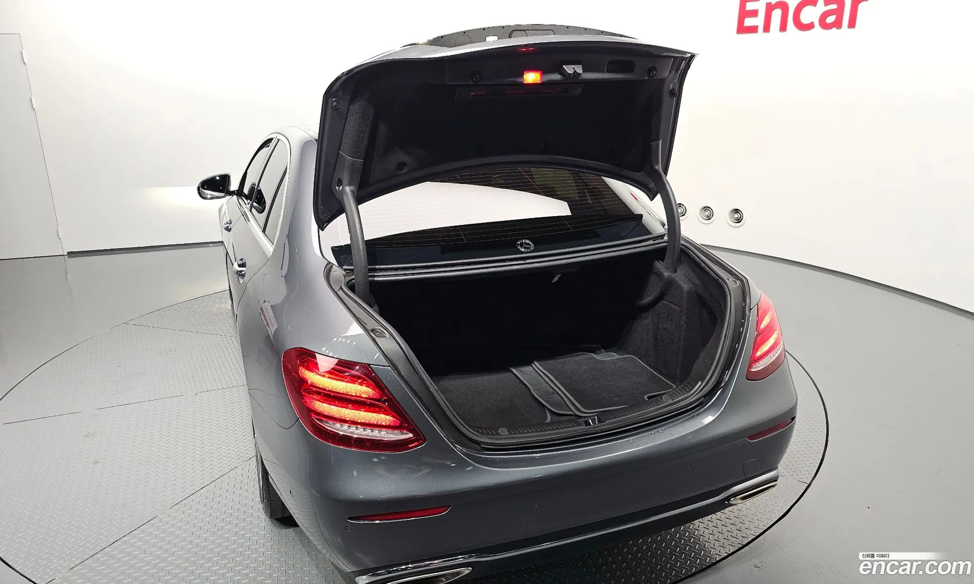 Mercedes-Benz E-Class W213 2018 WDDZF4CB3JA389552 — 27