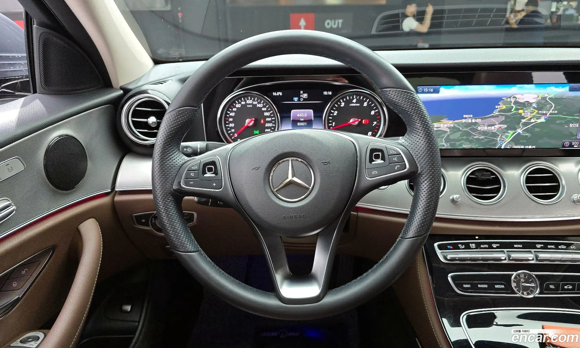 Mercedes-Benz E-Class W213 2018 WDDZF4CB3JA389552 — 4