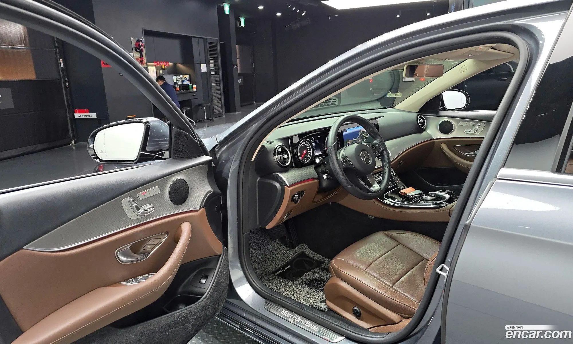 Mercedes-Benz E-Class W213 2018 WDDZF4CB3JA389552 — 13