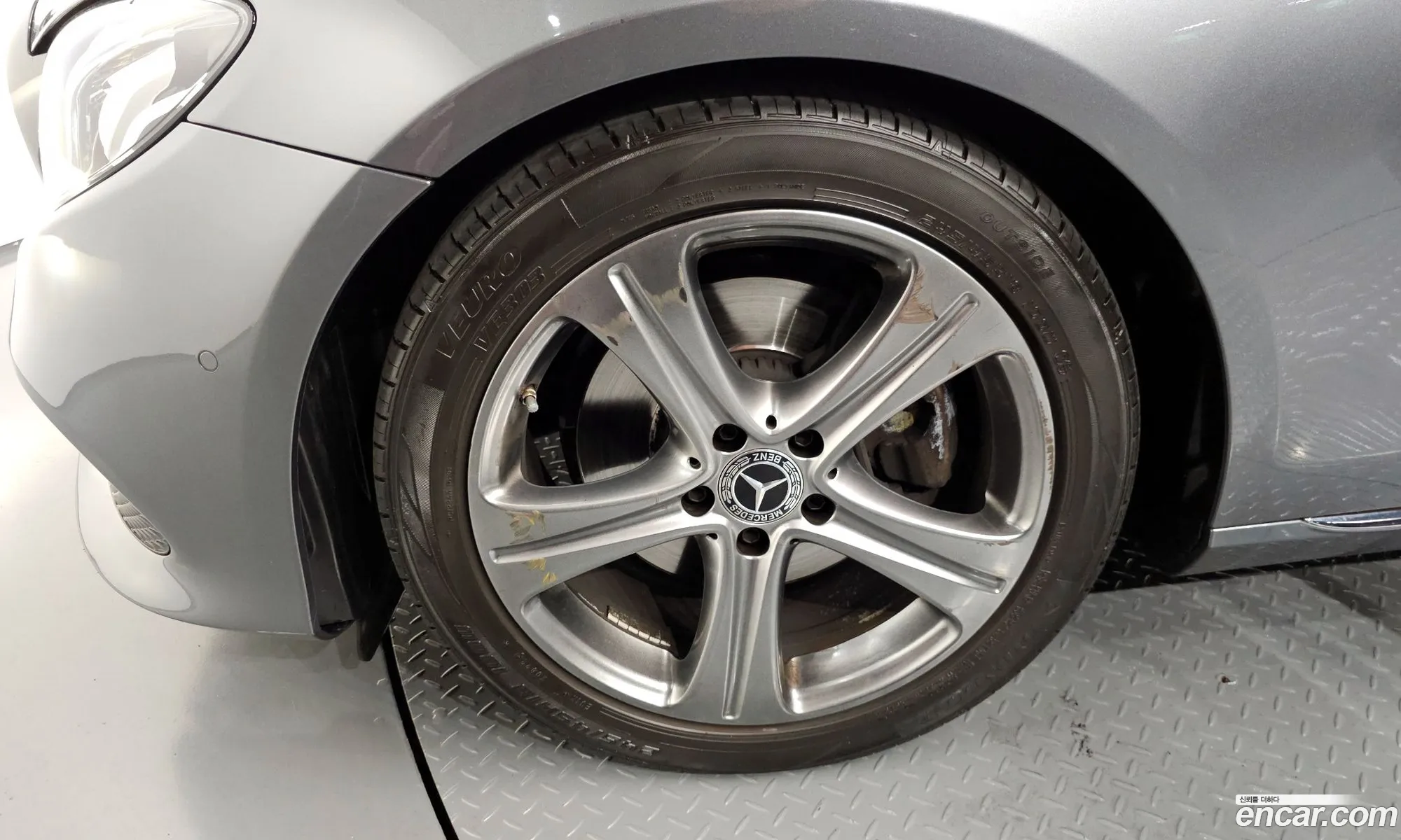 Mercedes-Benz E-Class W213 2018 WDDZF4CB3JA389552 — 2