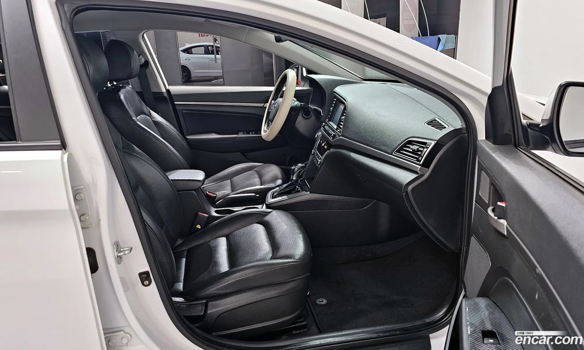 Hyundai Elantra AD 2016 — 24