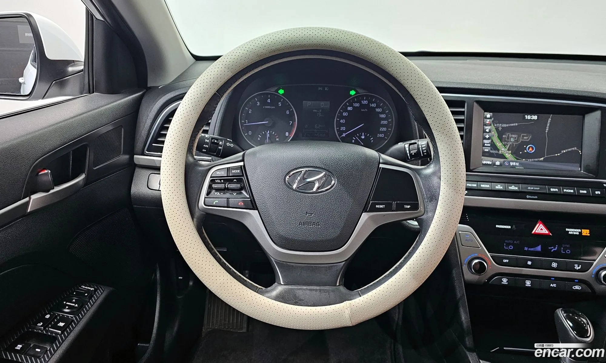 Hyundai Elantra AD 2016 — 19