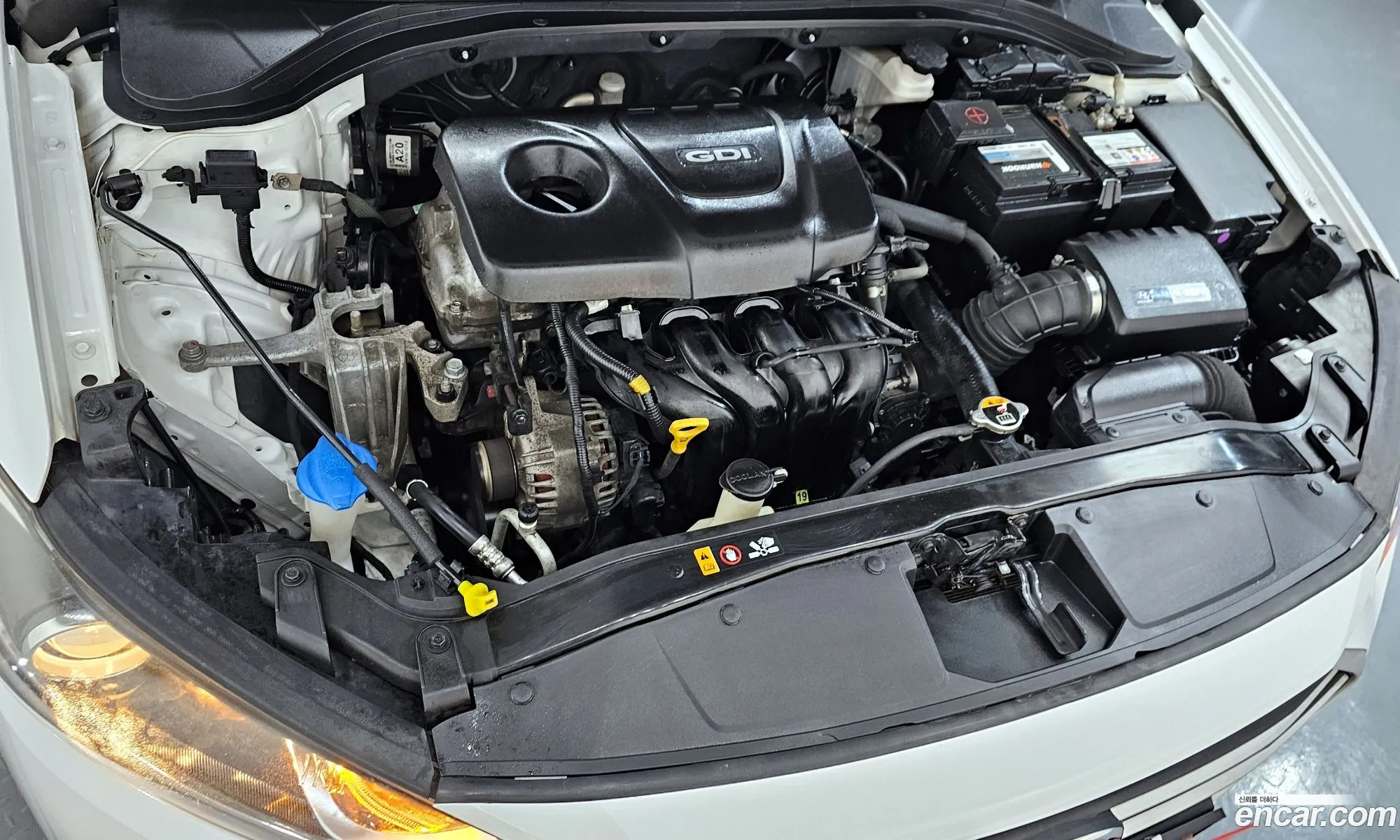 Hyundai Elantra AD 2016 — 28