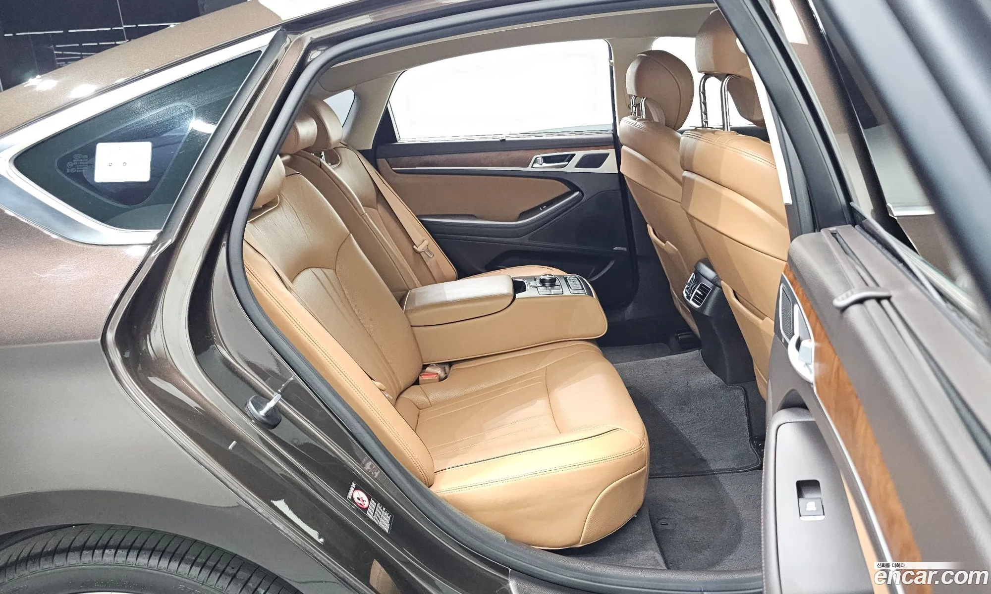 Hyundai Genesis DH 2015 — 17