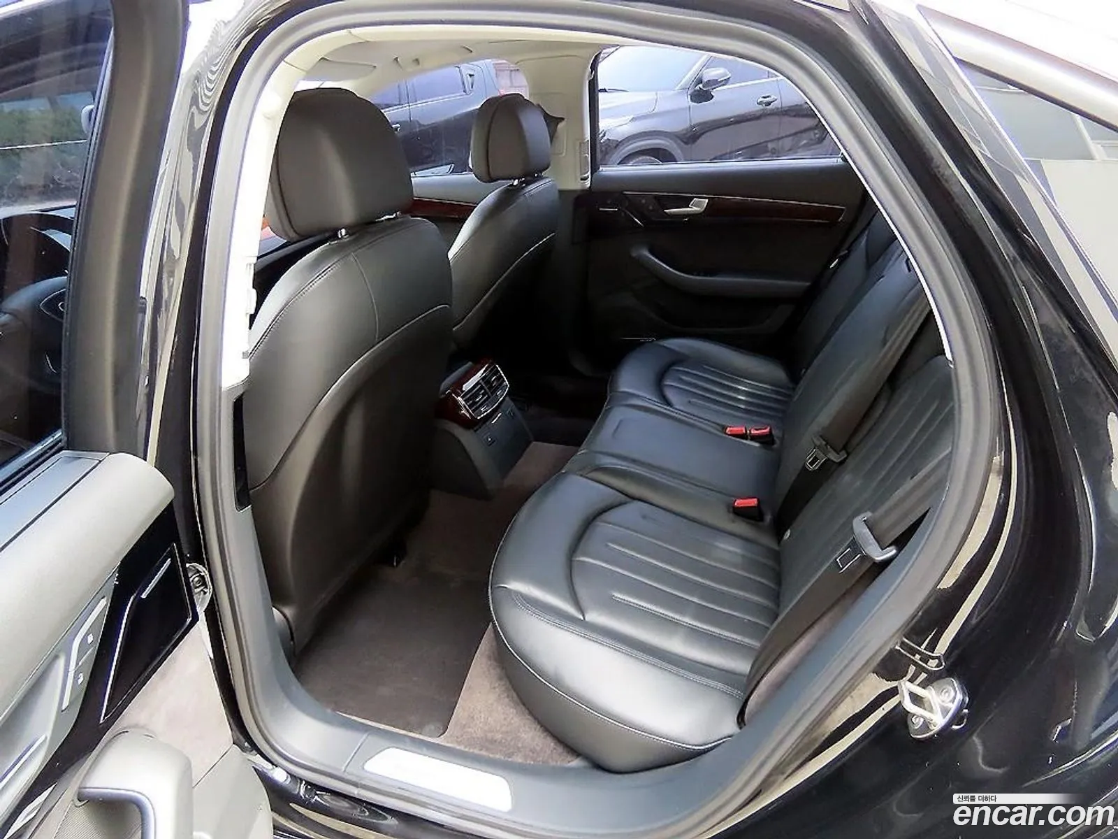 Audi A8 2011 — 8