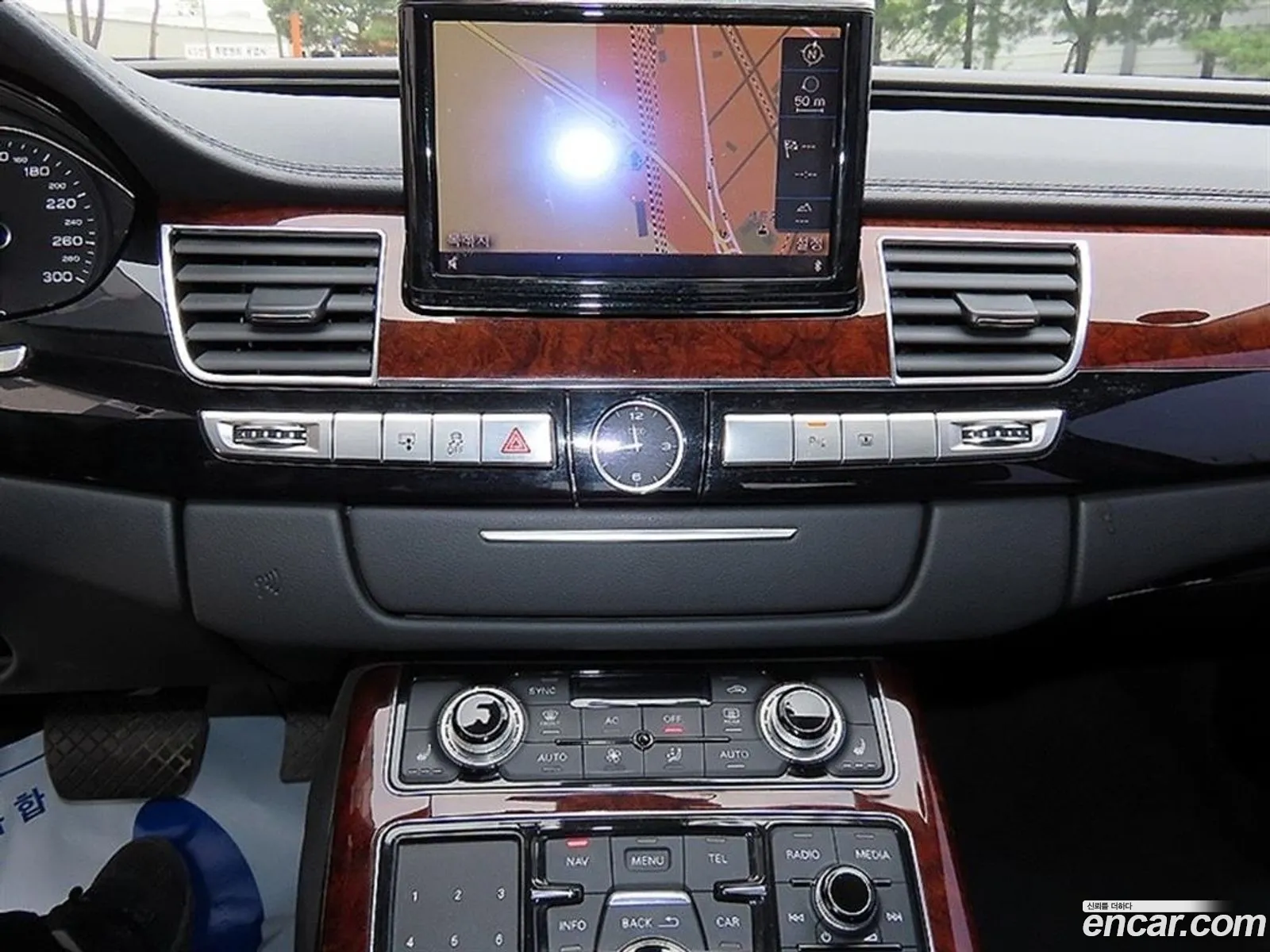 Audi A8 2011 — 14