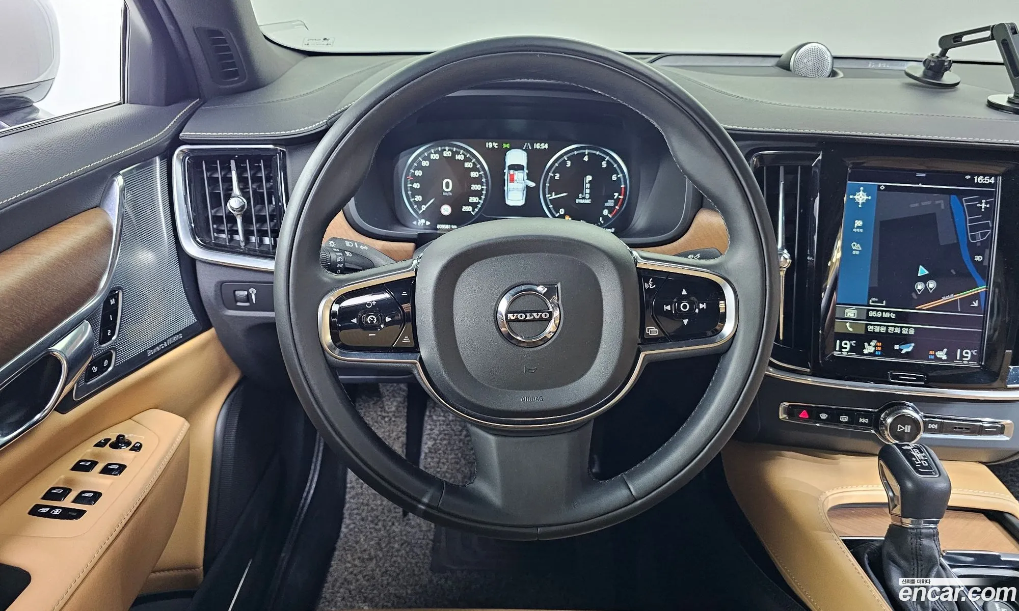 Volvo S90 2019 — 3