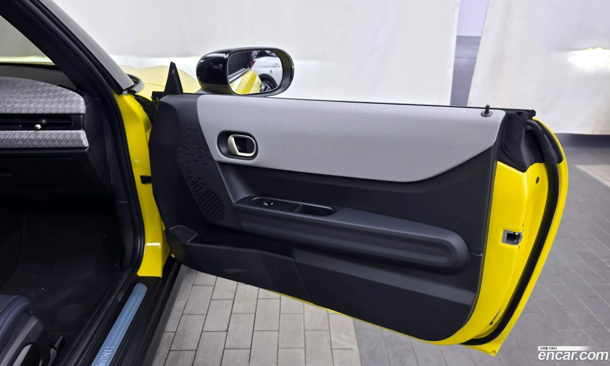 Mini Cooper S 2026 WMW21GD02T2Y25830 — 17