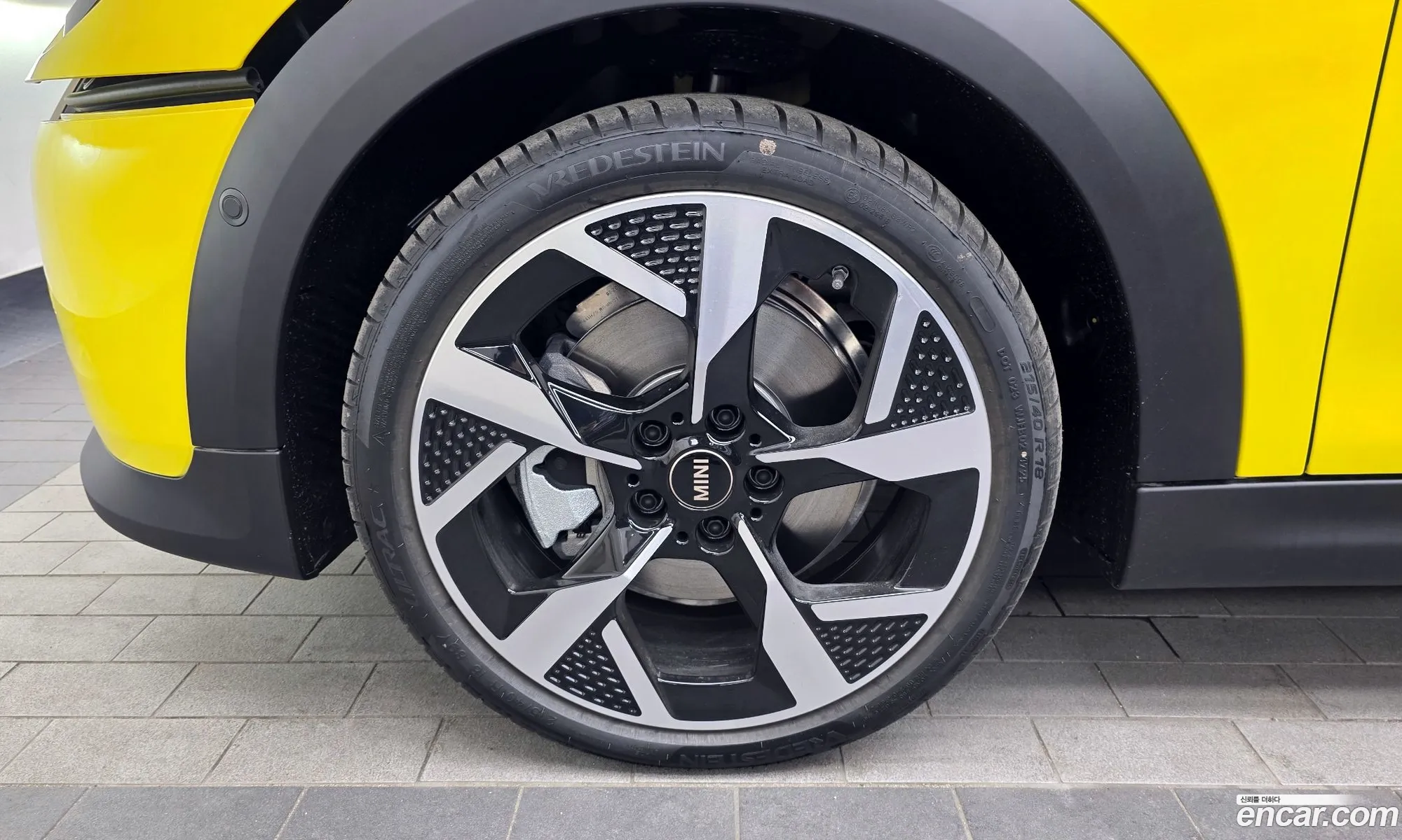 Mini Cooper S 2026 WMW21GD02T2Y25830 — 27