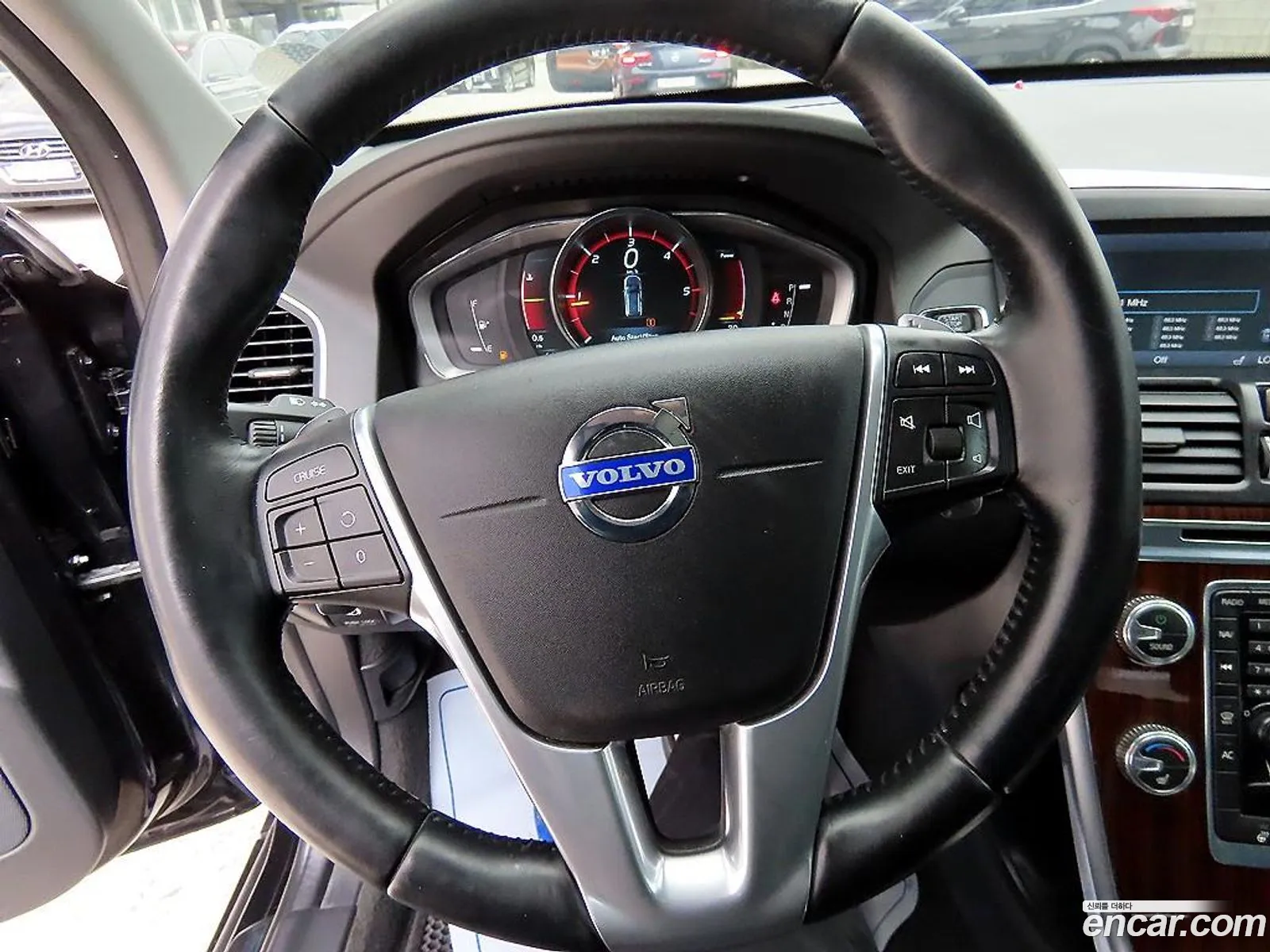Volvo XC60 2015 — 2