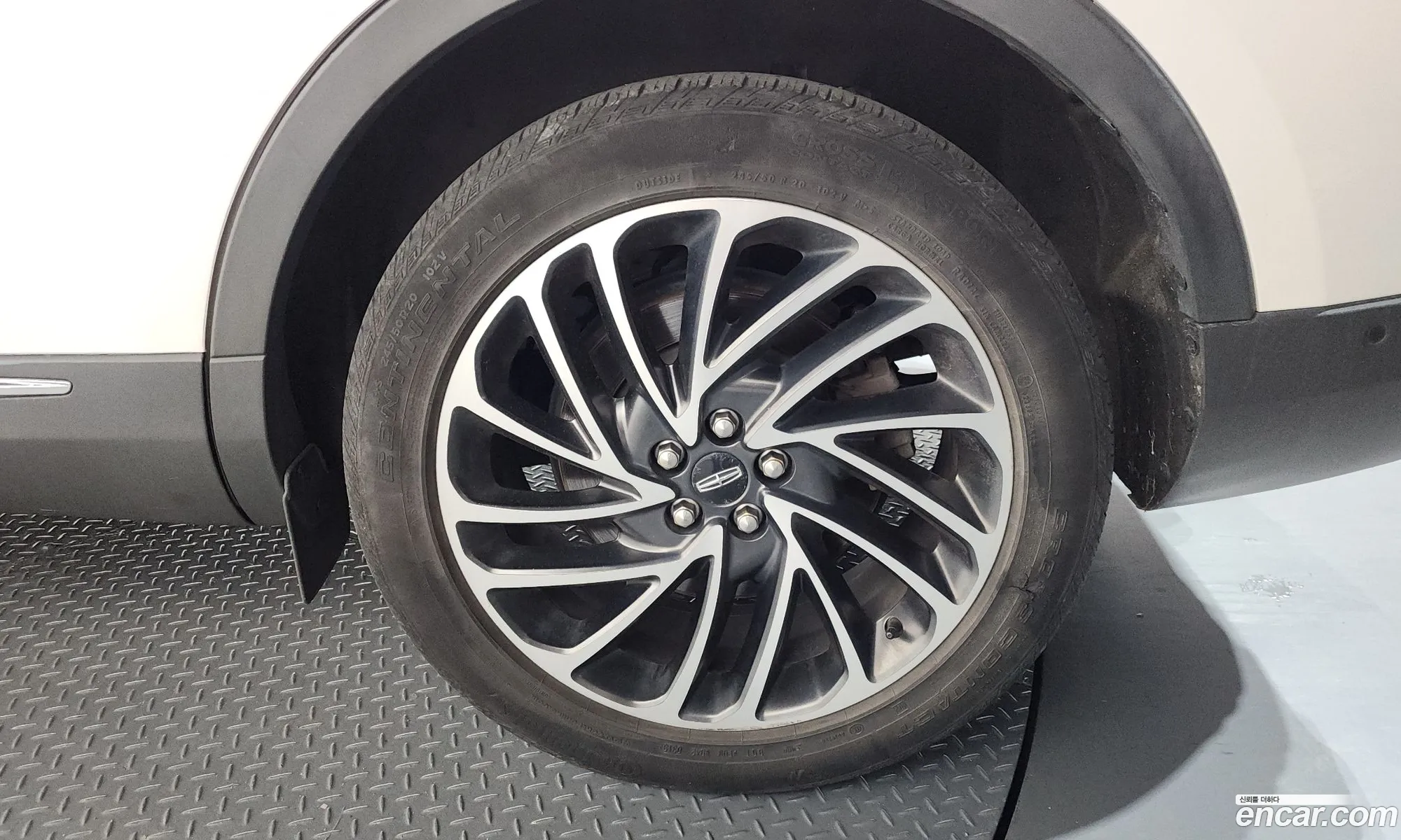 Lincoln Nautilus 2019 2LMPJ8LP8KBL37147 — 29