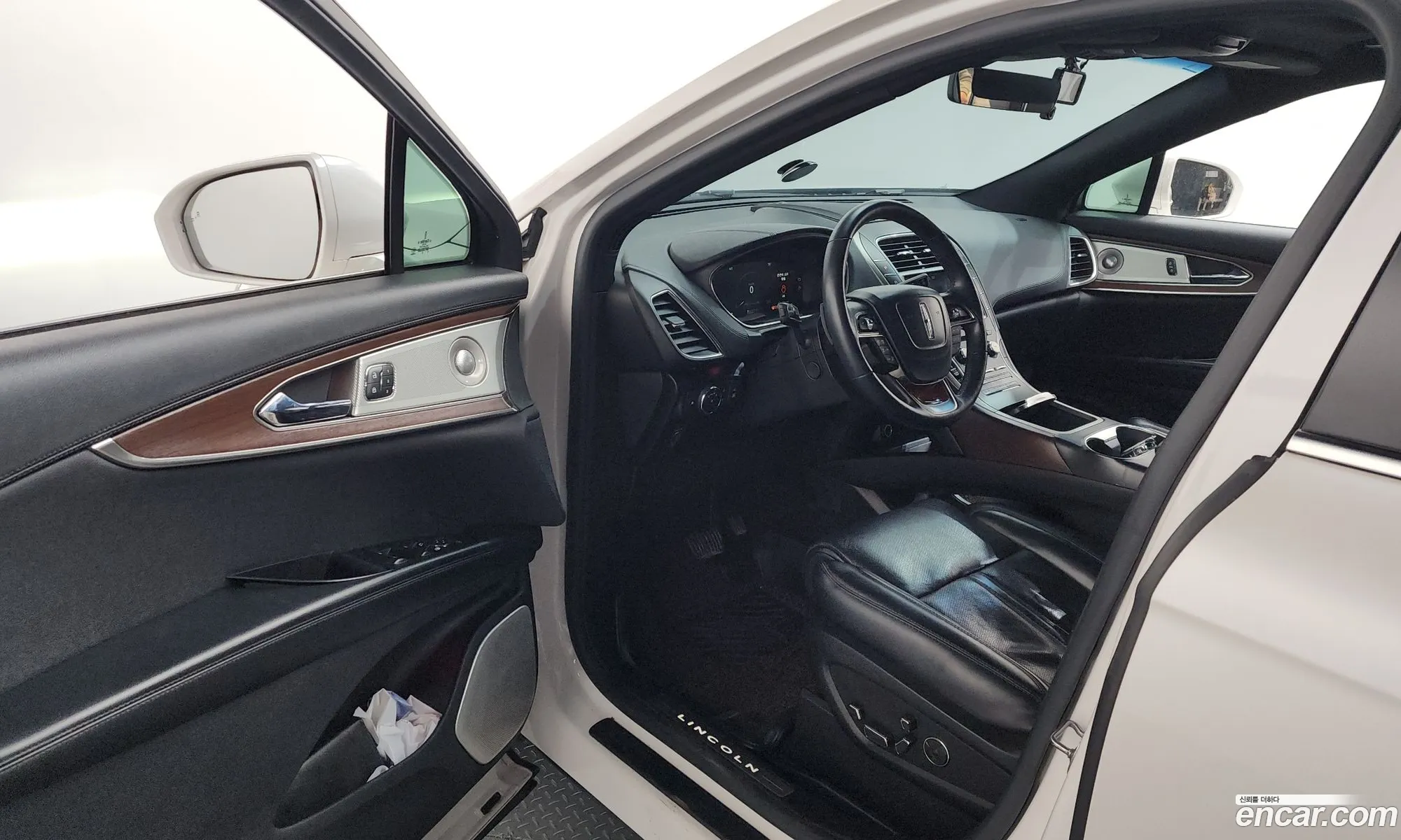 Lincoln Nautilus 2019 2LMPJ8LP8KBL37147 — 24
