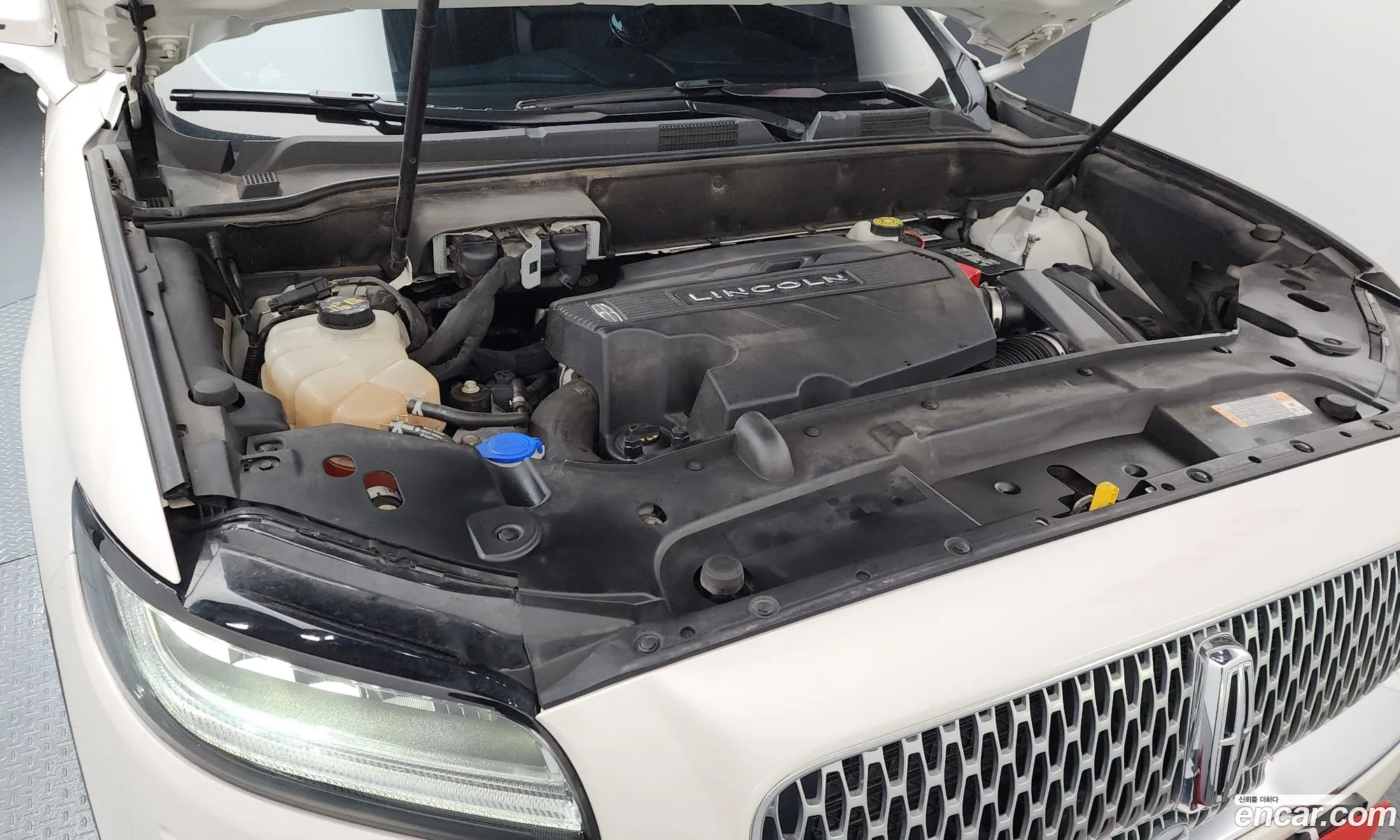 Lincoln Nautilus 2019 2LMPJ8LP8KBL37147 — 32