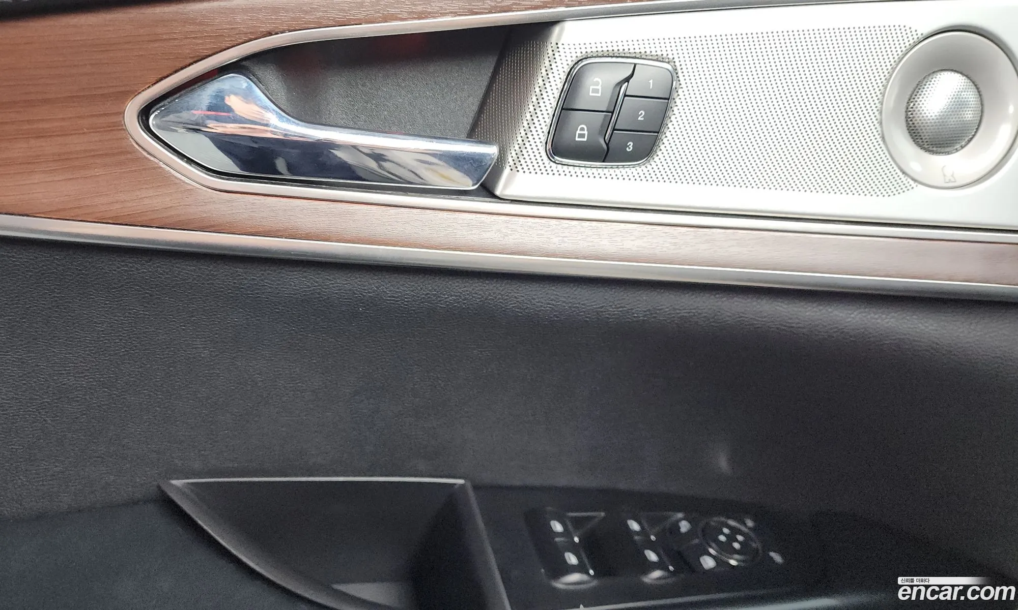 Lincoln Nautilus 2019 2LMPJ8LP8KBL37147 — 26