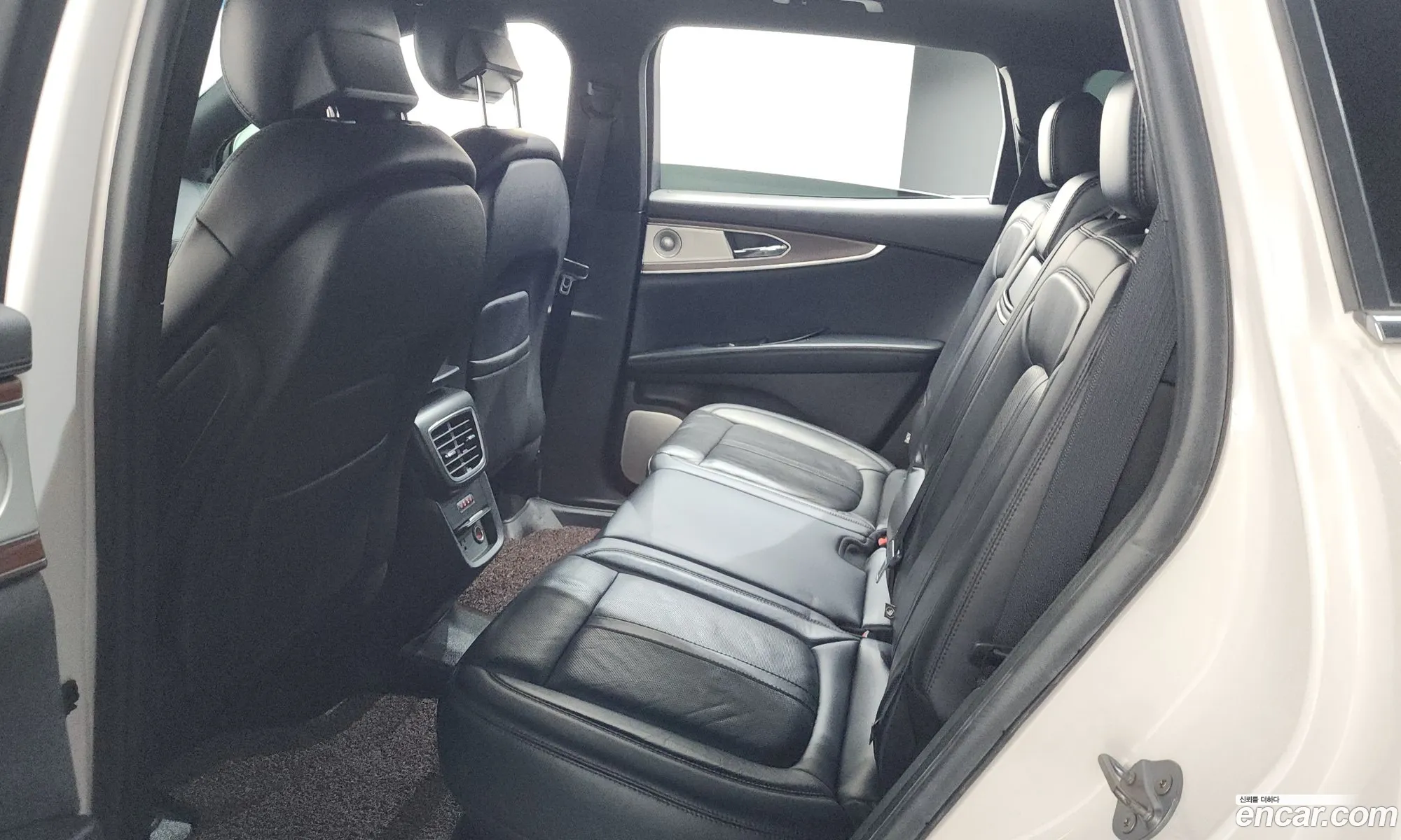 Lincoln Nautilus 2019 2LMPJ8LP8KBL37147 — 30