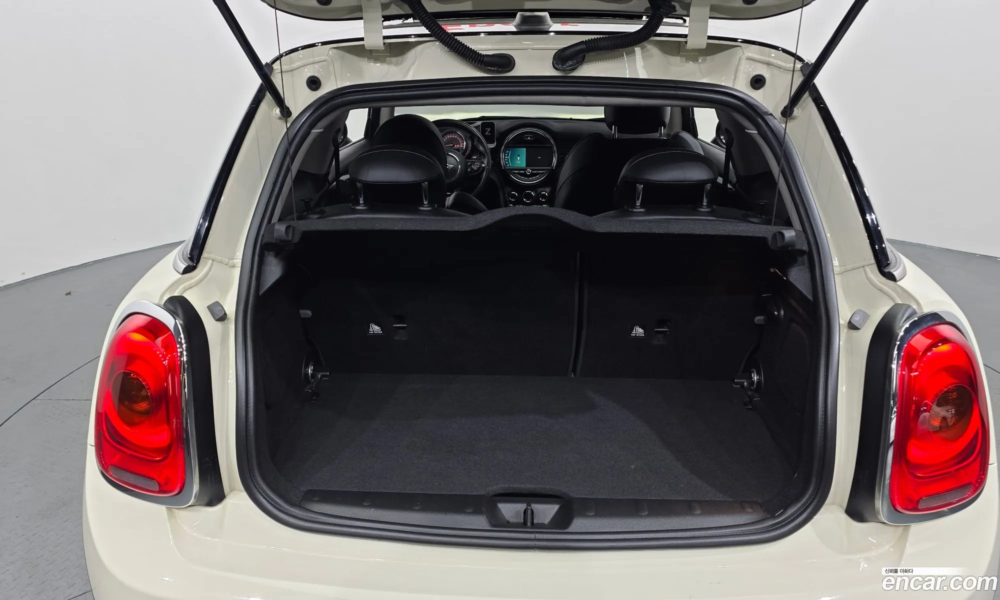 Mini Cooper S 2018 WMWXP7101JT878521 — 3