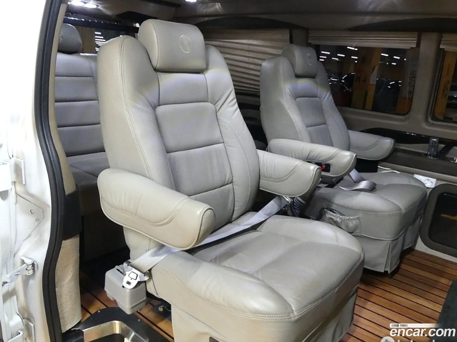 Chevrolet Express Van 2021 — 14
